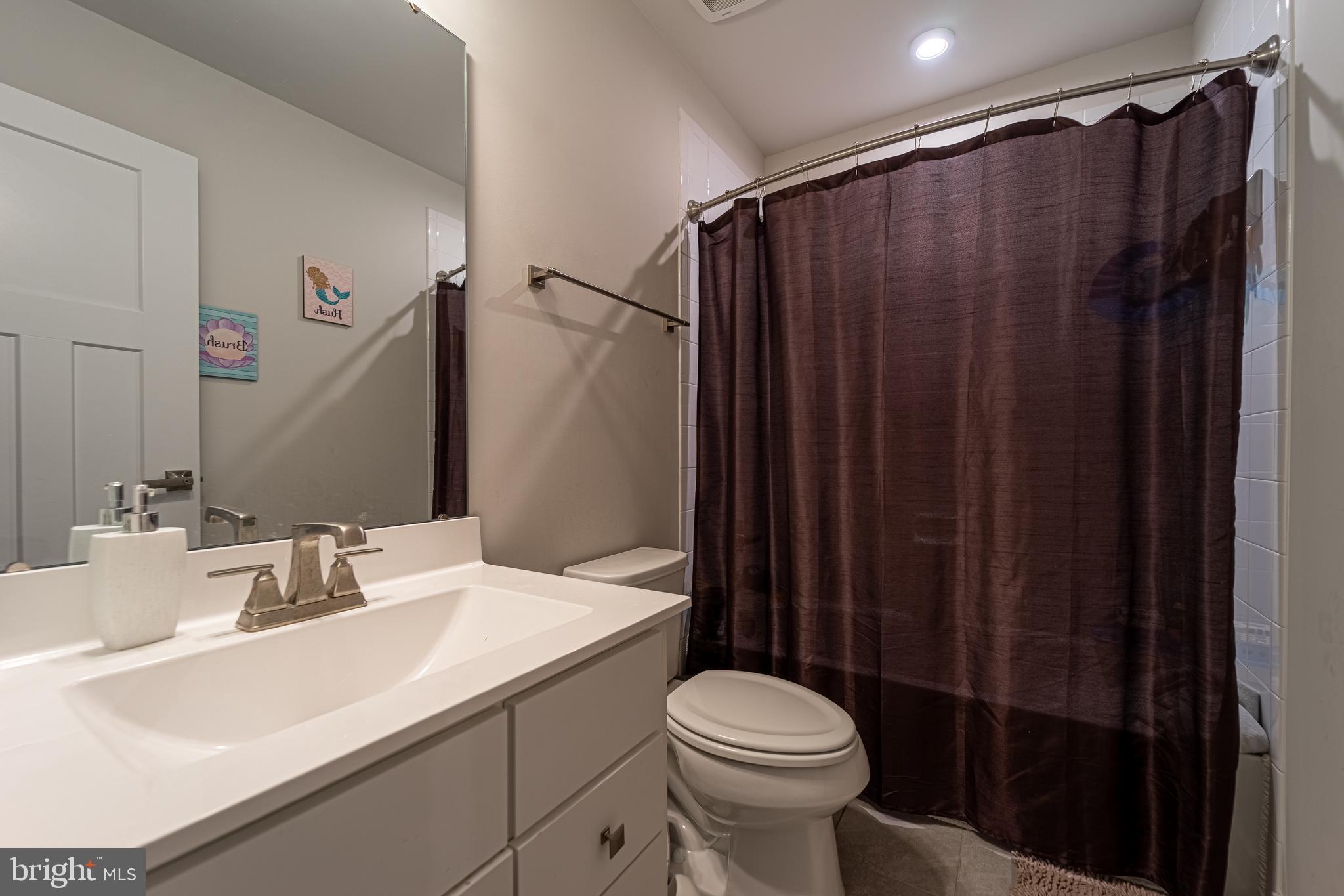 LARGO CRESCENT - Residential