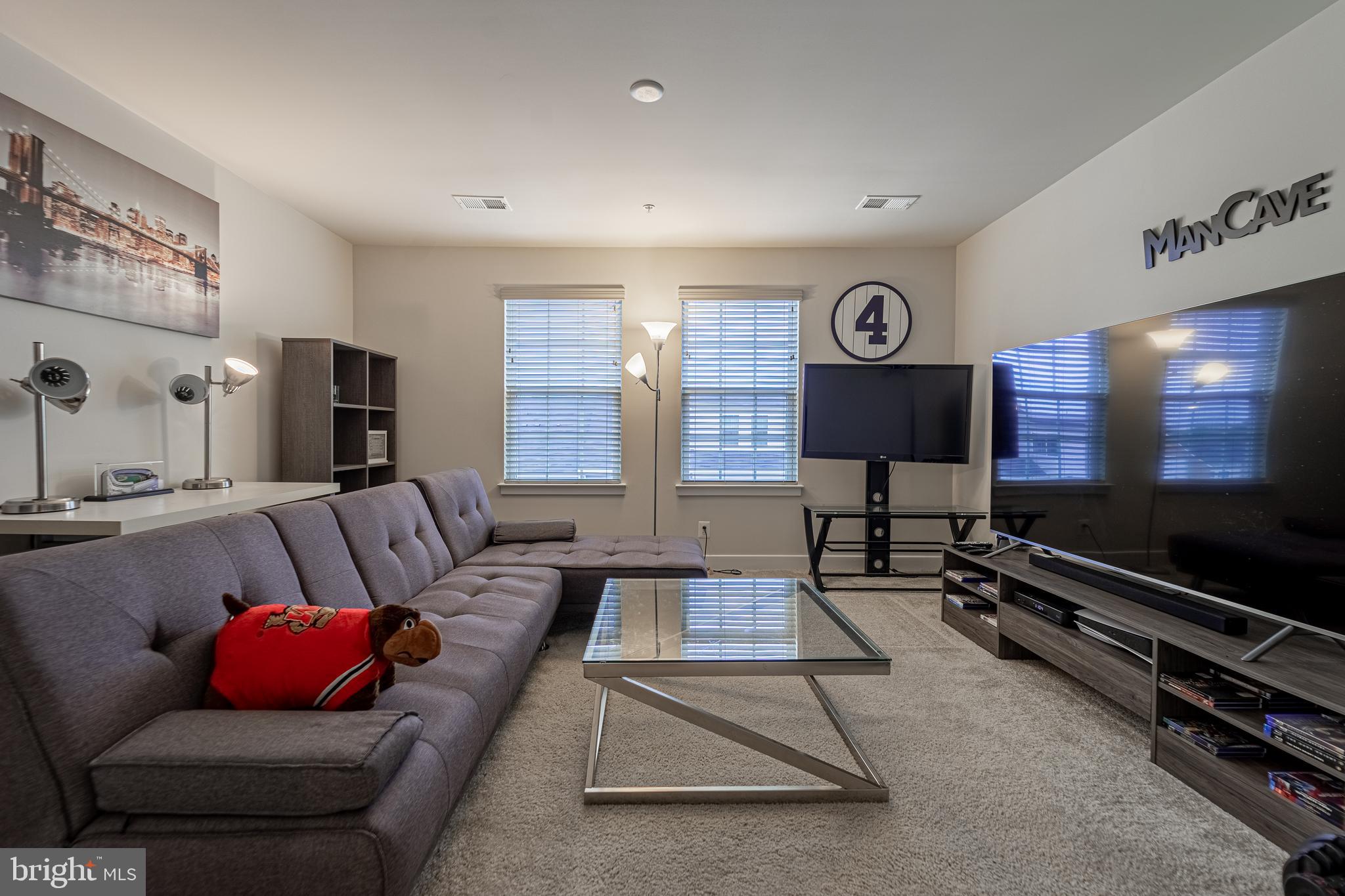 LARGO CRESCENT - Residential