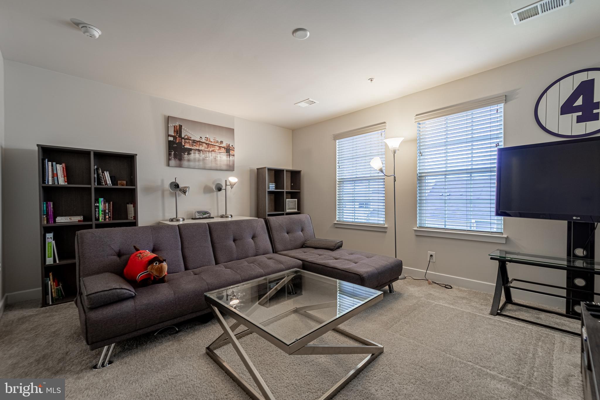 LARGO CRESCENT - Residential