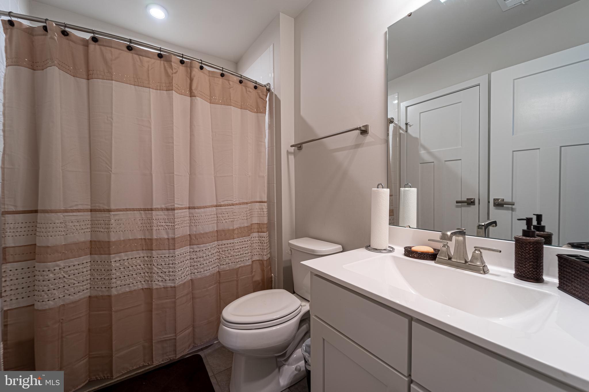 LARGO CRESCENT - Residential