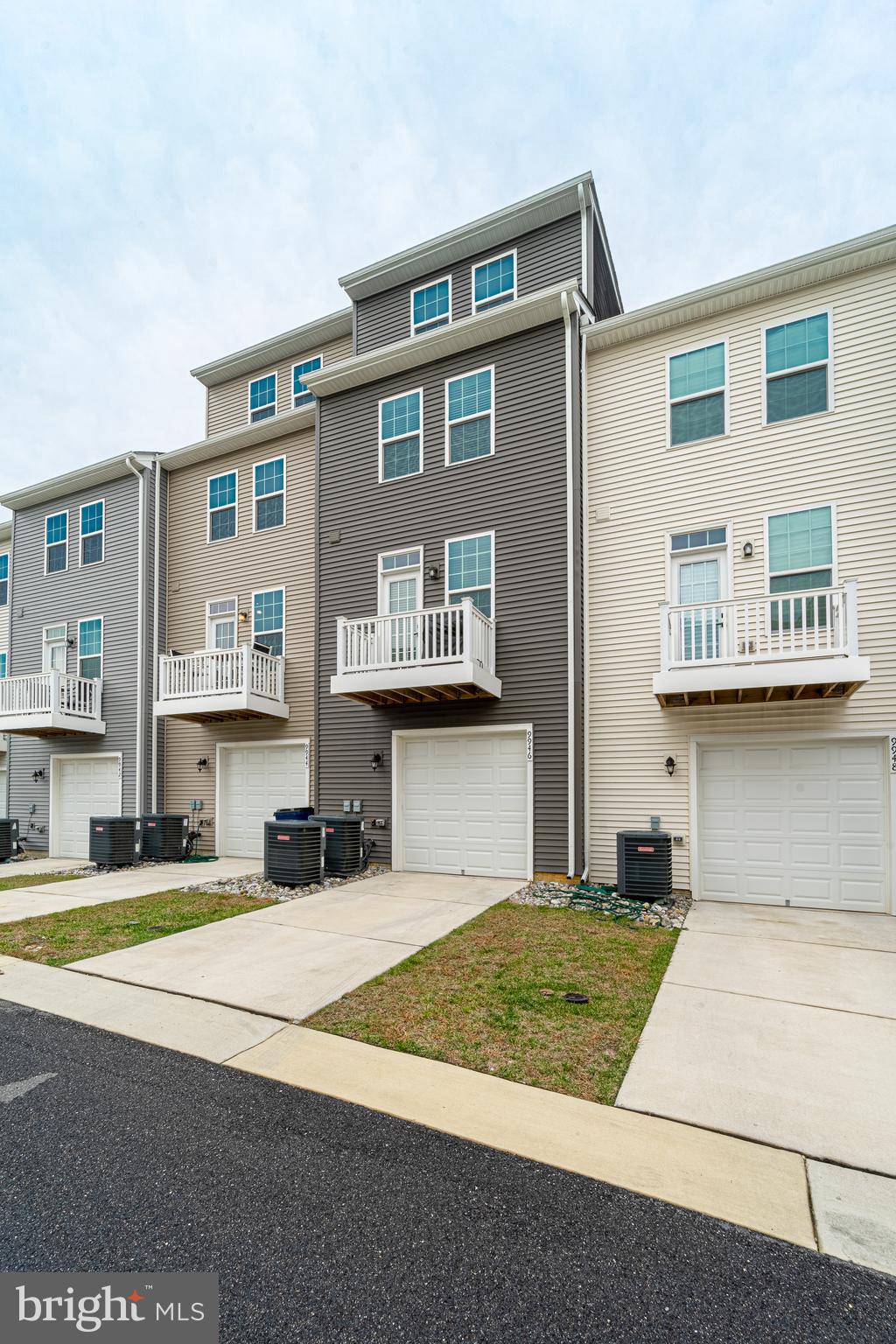 LARGO CRESCENT - Residential