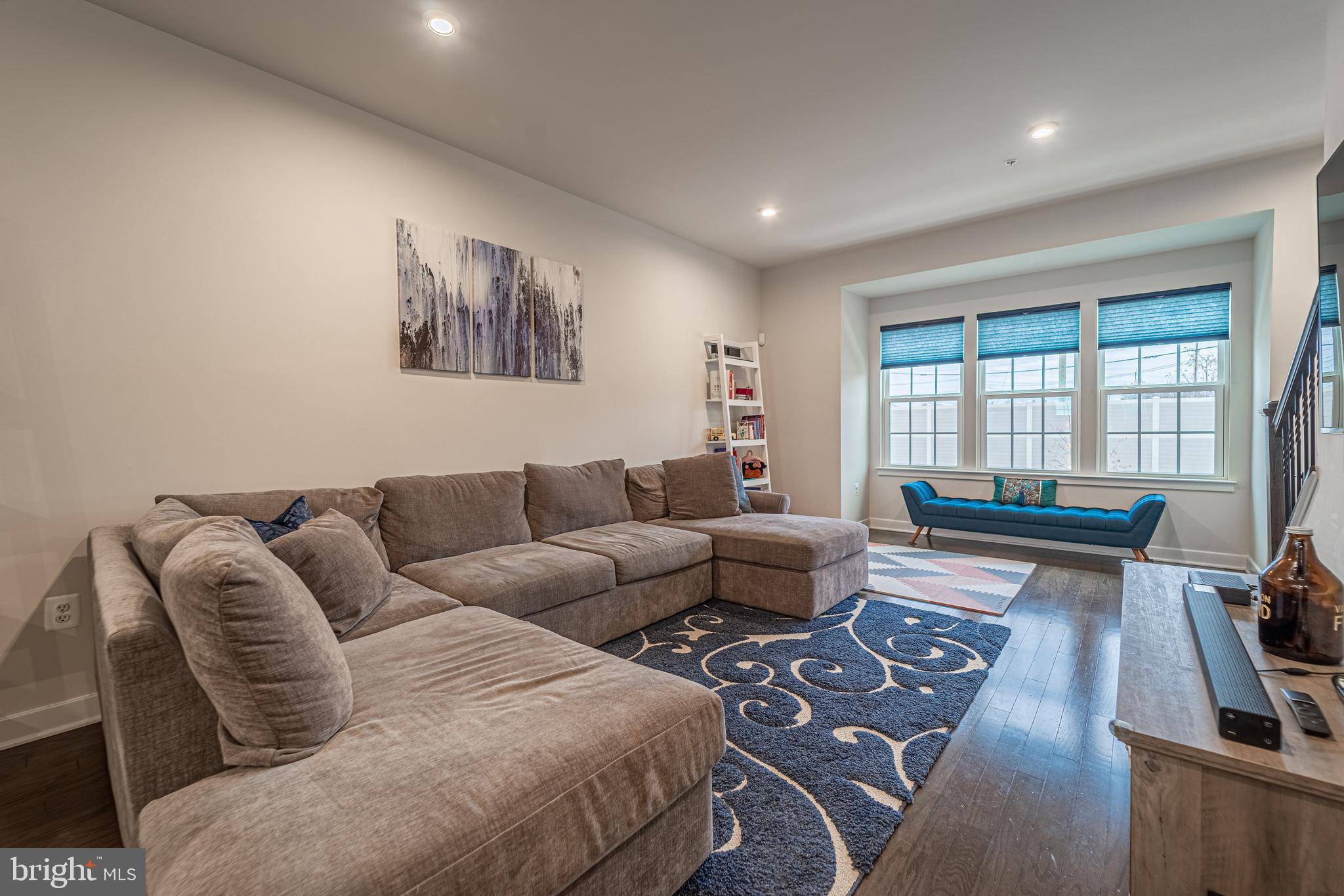 LARGO CRESCENT - Residential