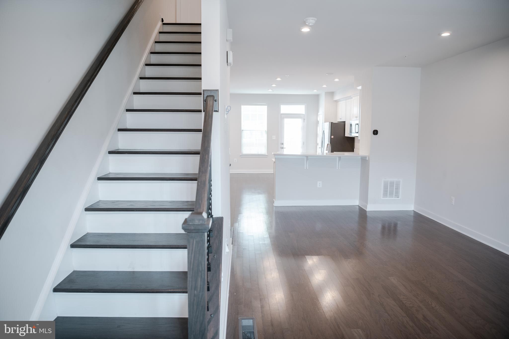 LARGO CRESCENT - Residential