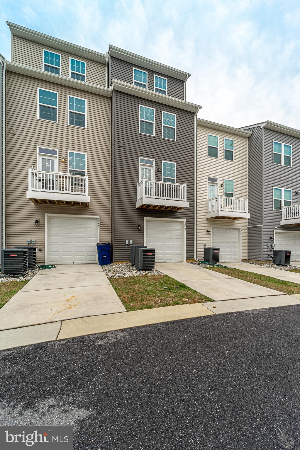 LARGO CRESCENT - Residential