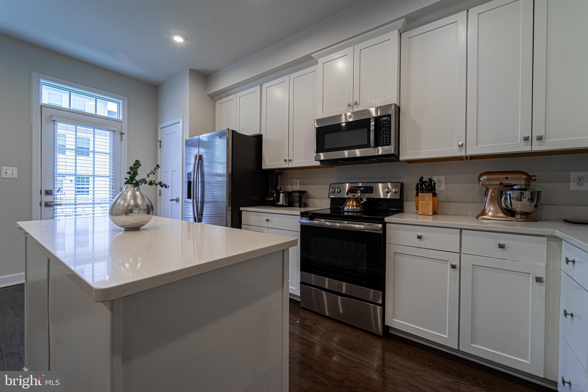 LARGO CRESCENT - Residential