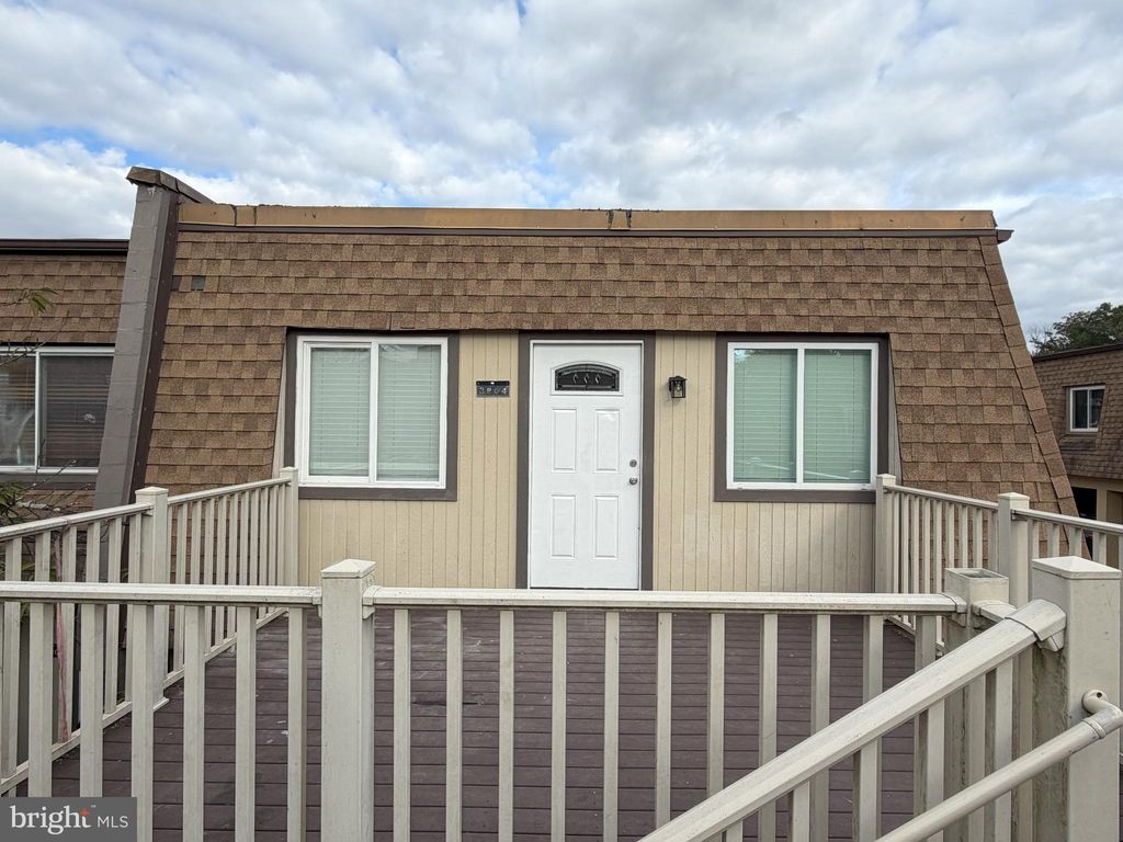 Photo of 3804 El Cerrito Place #4E, ALEXANDRIA, VA 22309 (MLS # VAFX2274296)