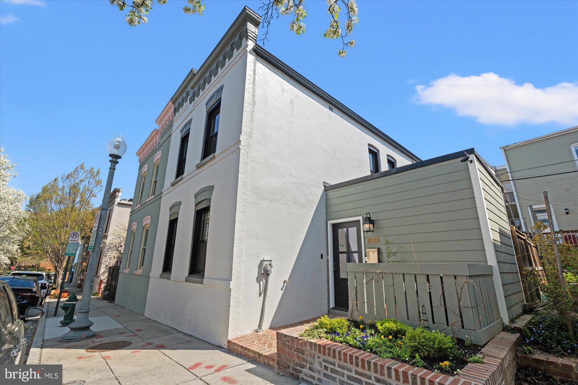 629 PICKFORD PLACE NE