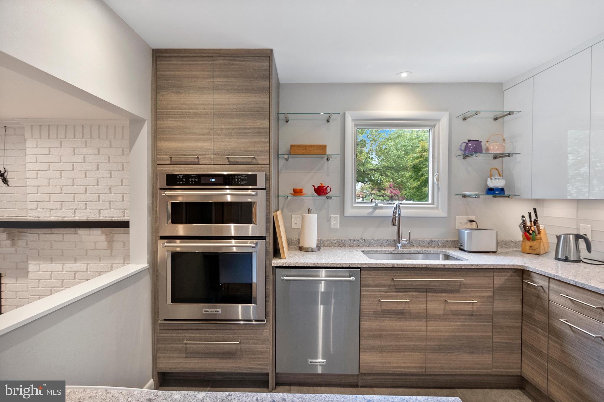 MANHATTAN BEACH - Residential