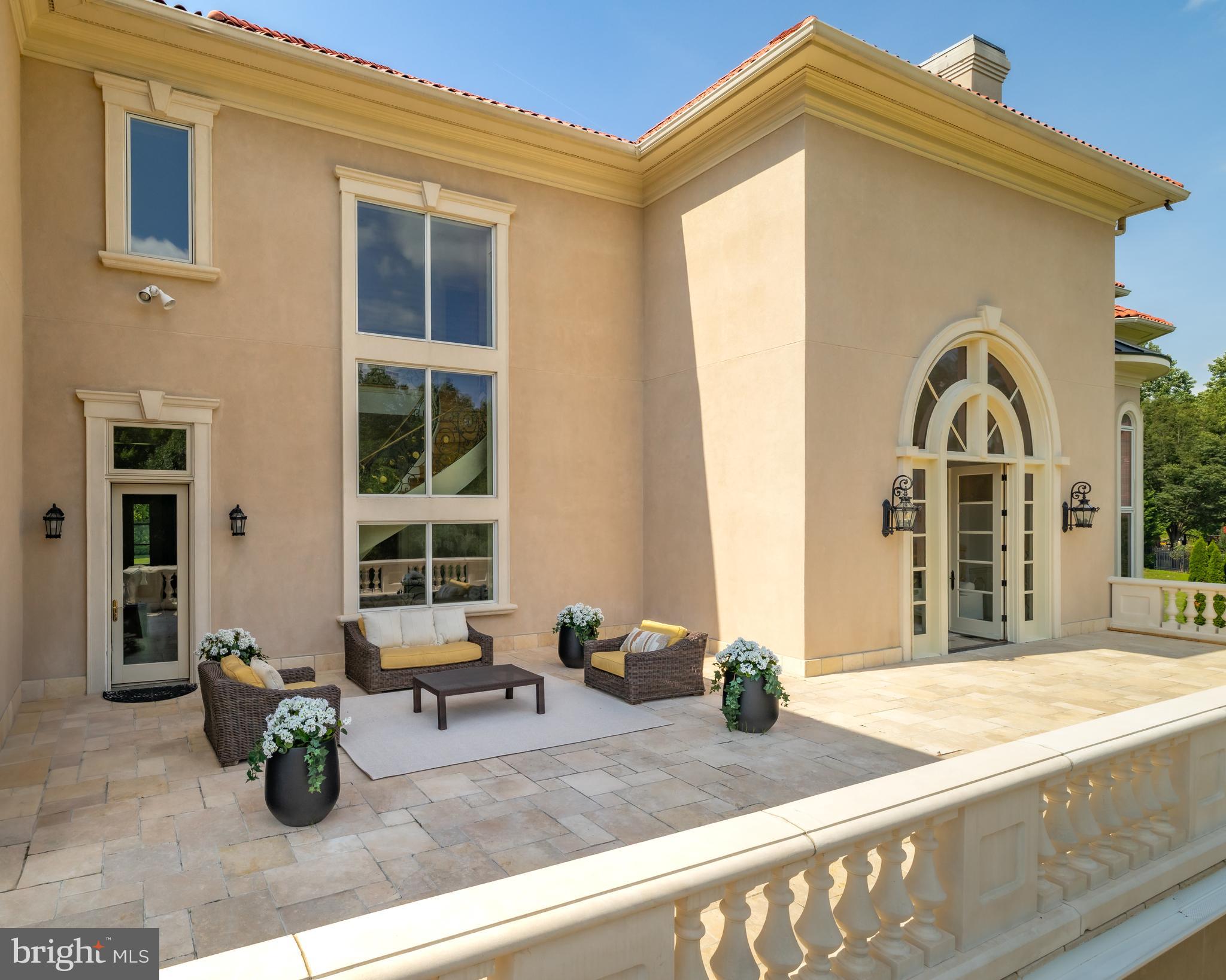 FALCONHURST - Residential