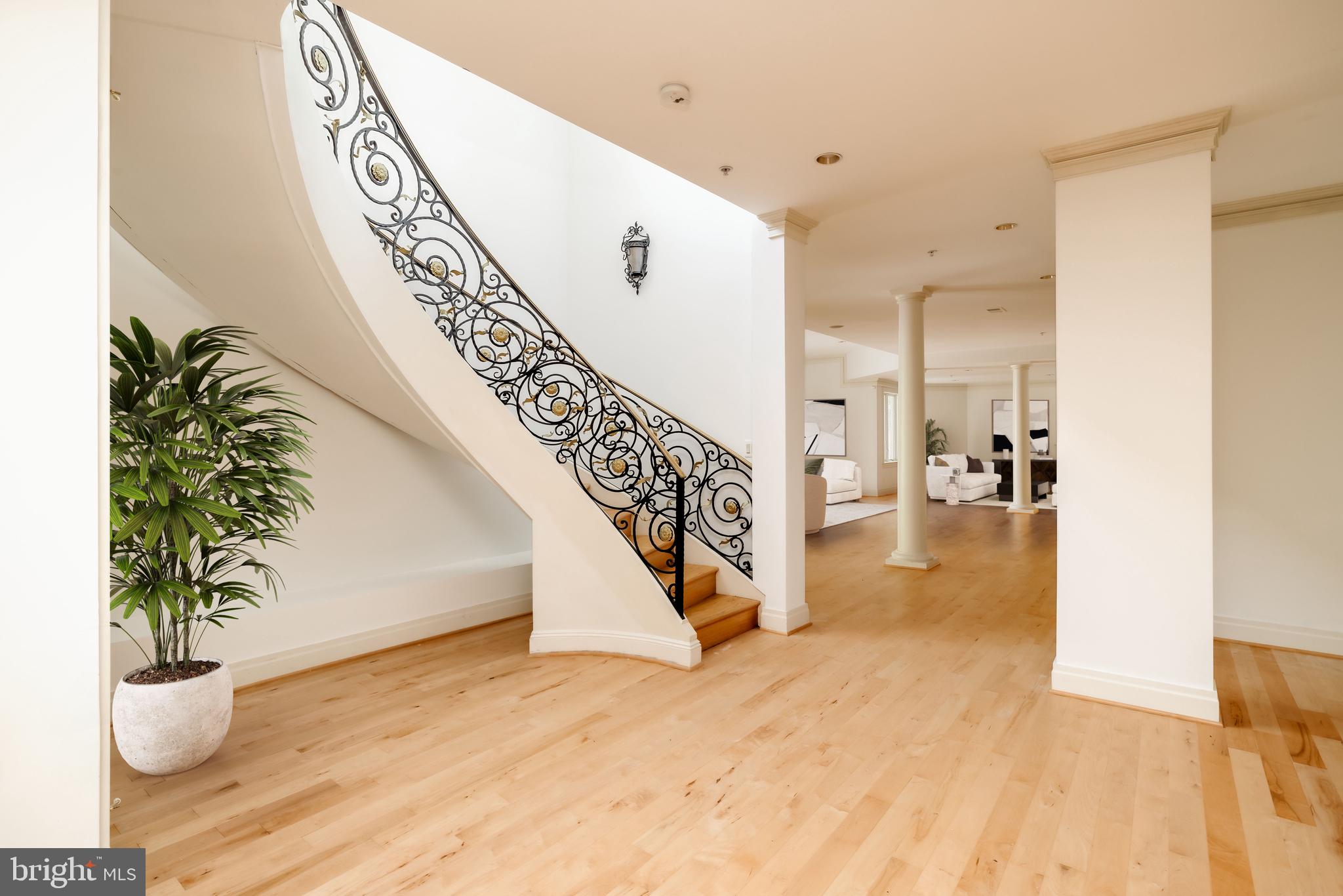 FALCONHURST - Residential