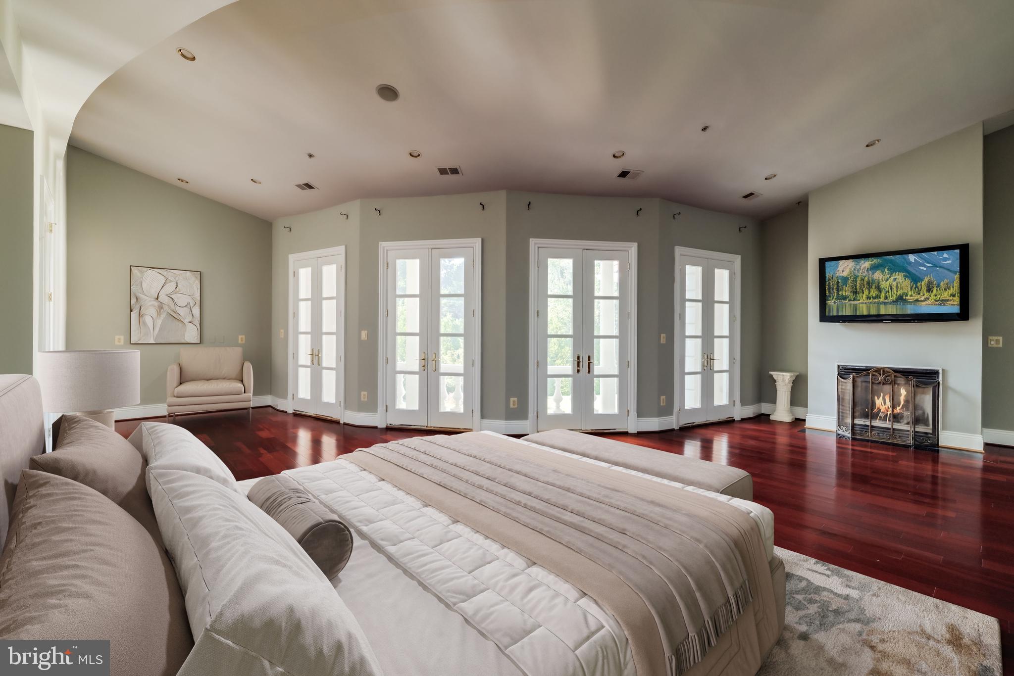 FALCONHURST - Residential