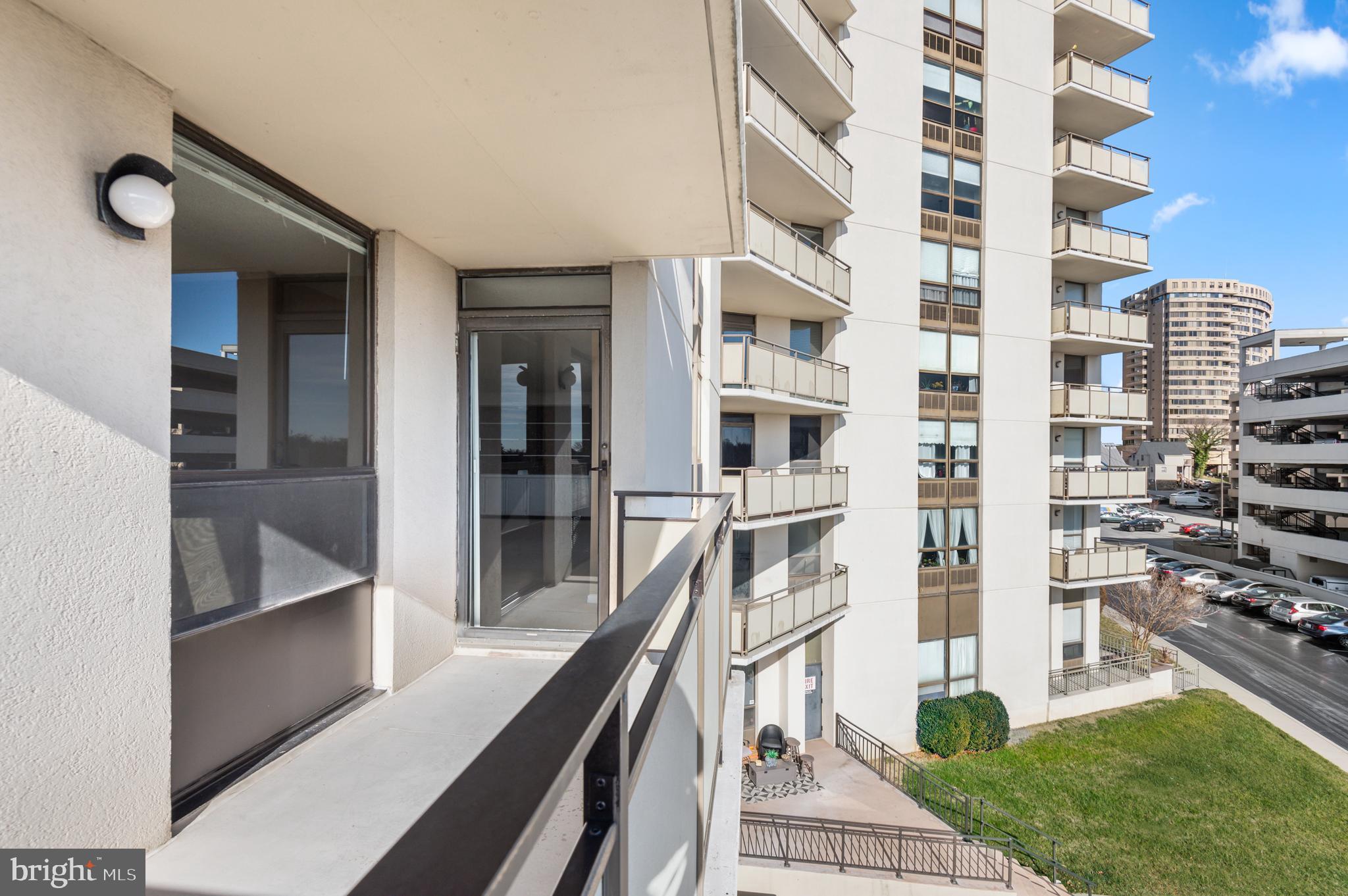 THE RIDGELY - Residential Lease