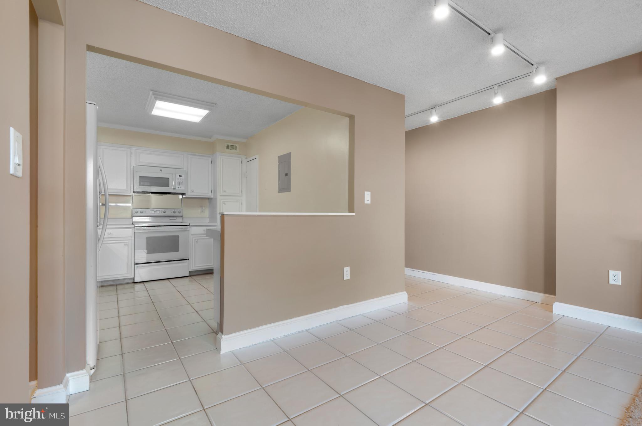 THE RIDGELY - Residential Lease