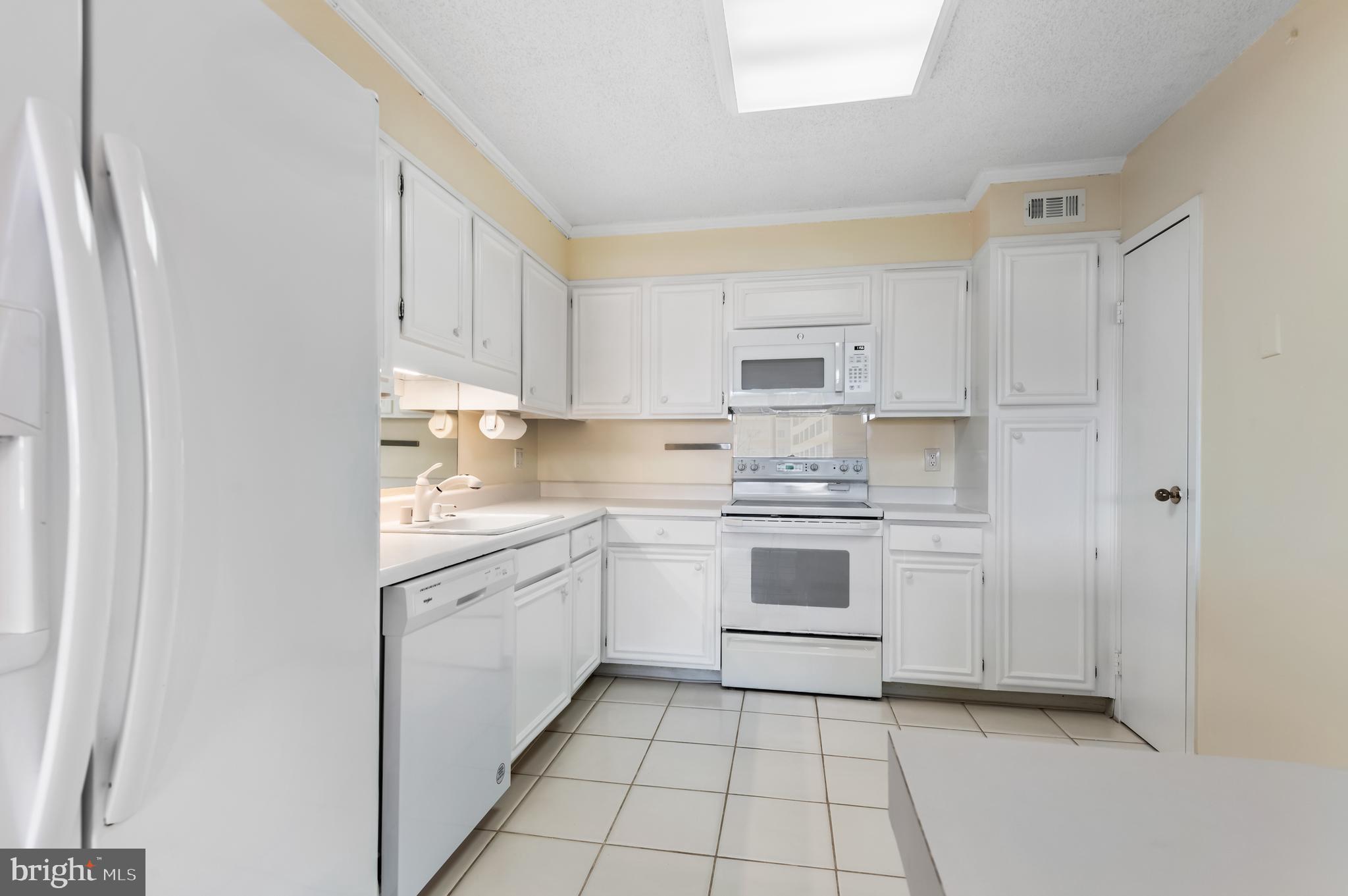 THE RIDGELY - Residential Lease