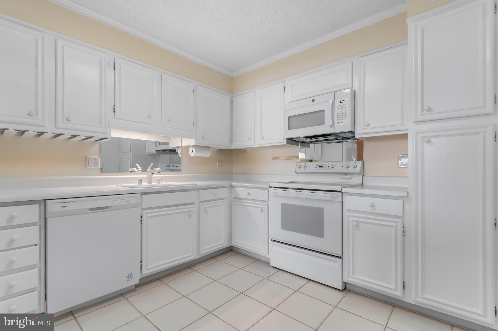 THE RIDGELY - Residential Lease