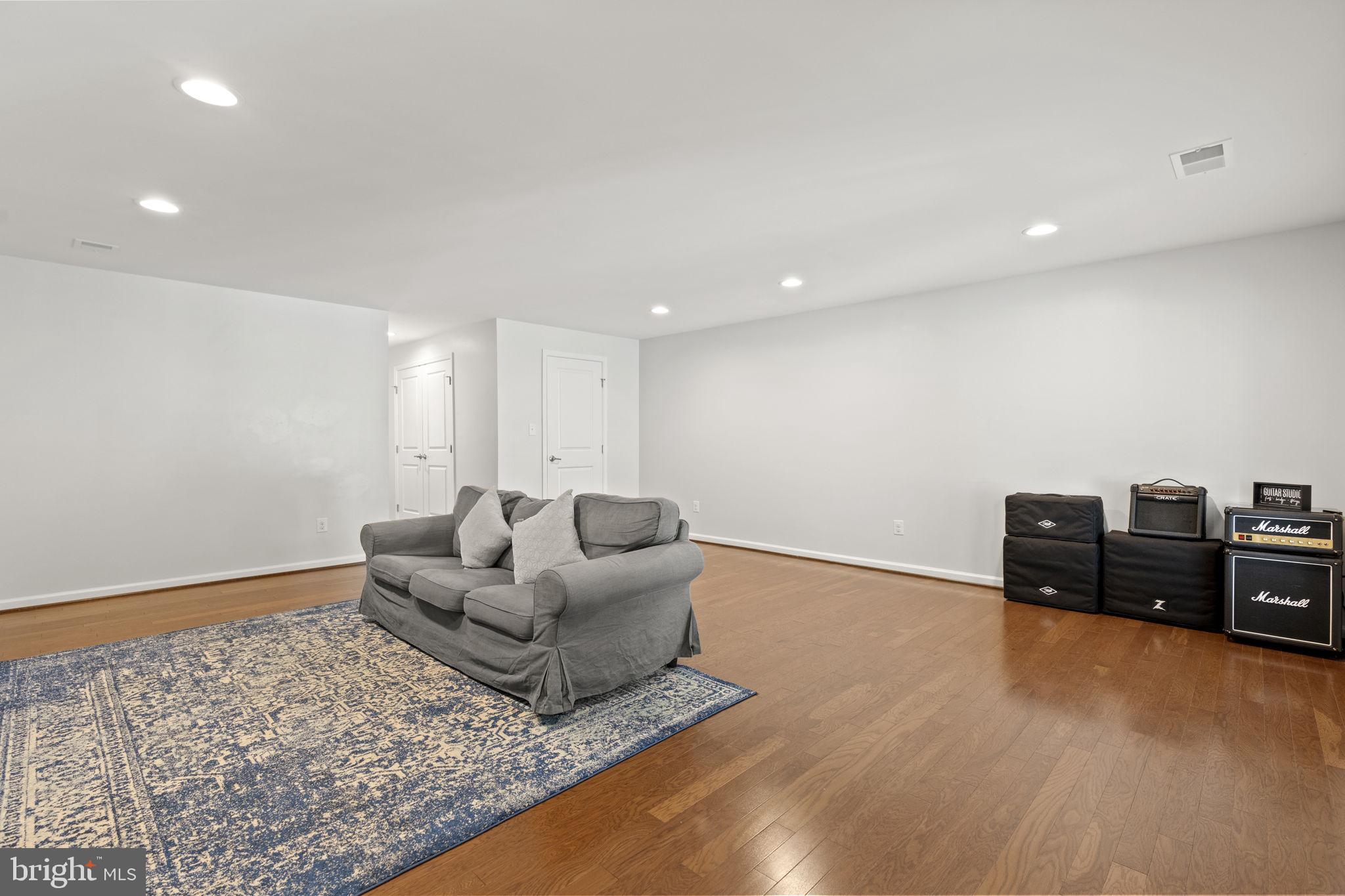 BRADLEY SQUARE - Residential