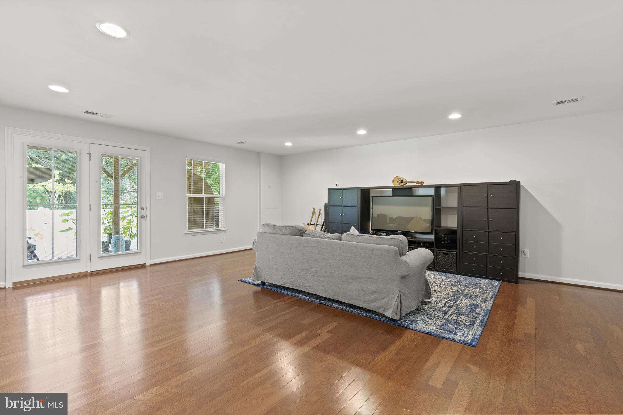 BRADLEY SQUARE - Residential