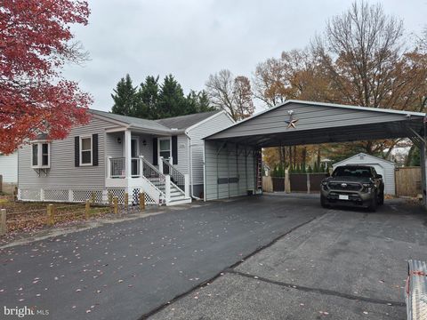 Photo of 1556 Reinhardt Lane, GLEN BURNIE, MD 21060 (MLS # MDAA2140182)