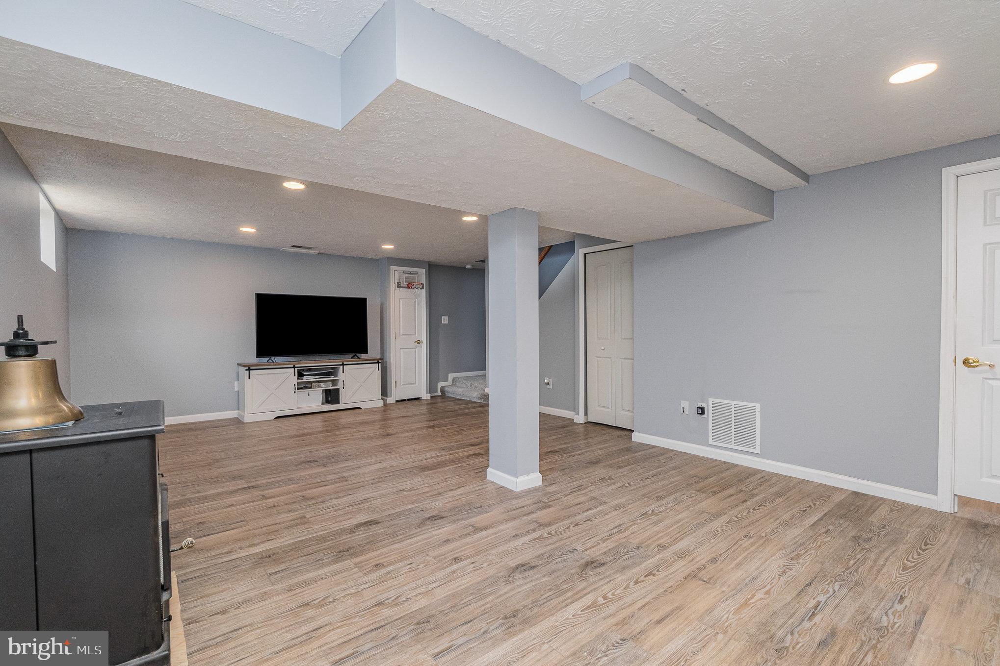 RIVERSIDE - Residential