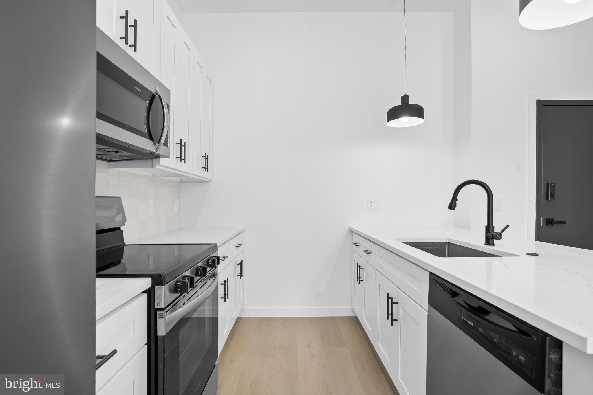 PORT RICHMOND - Residential Lease