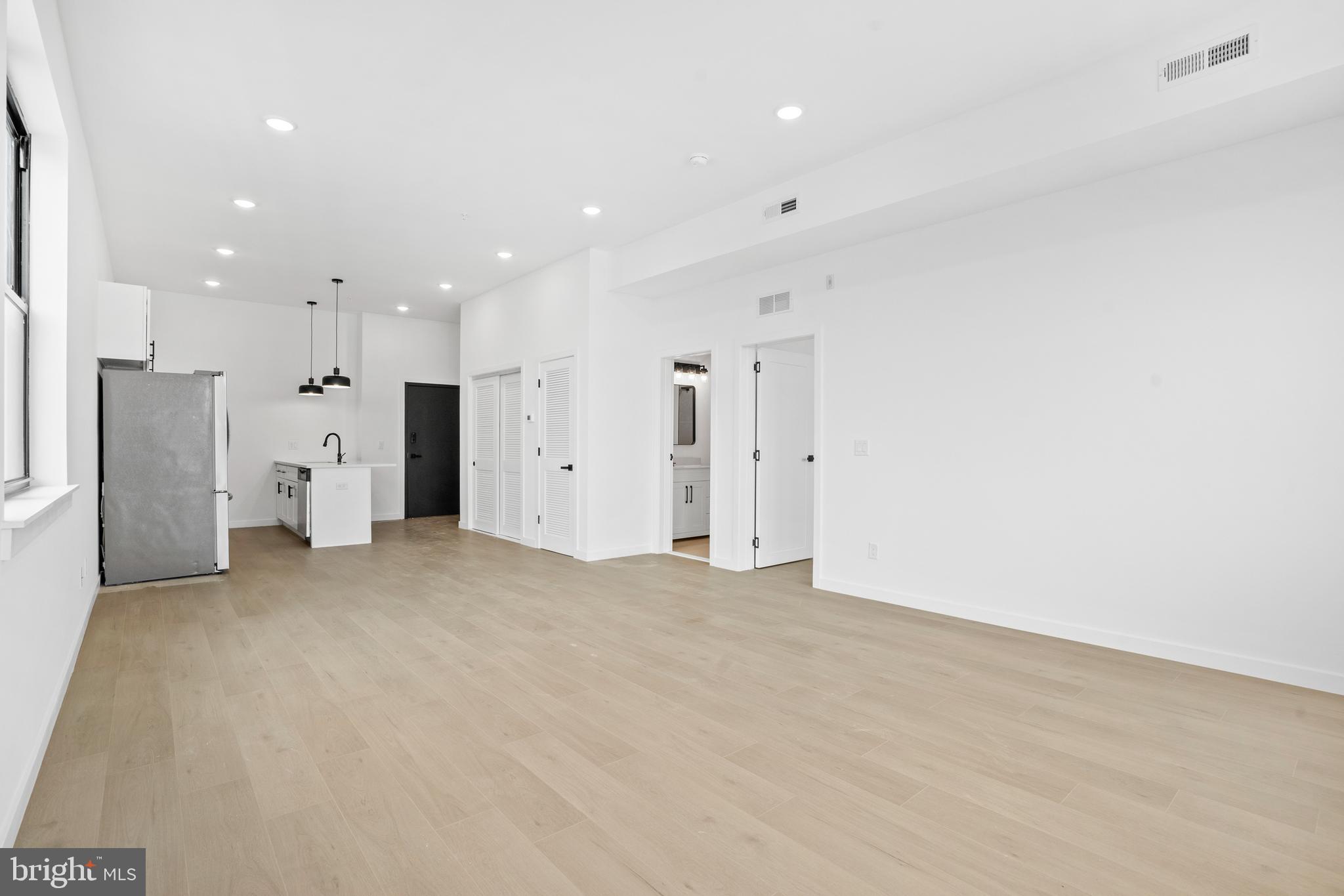 PORT RICHMOND - Residential Lease