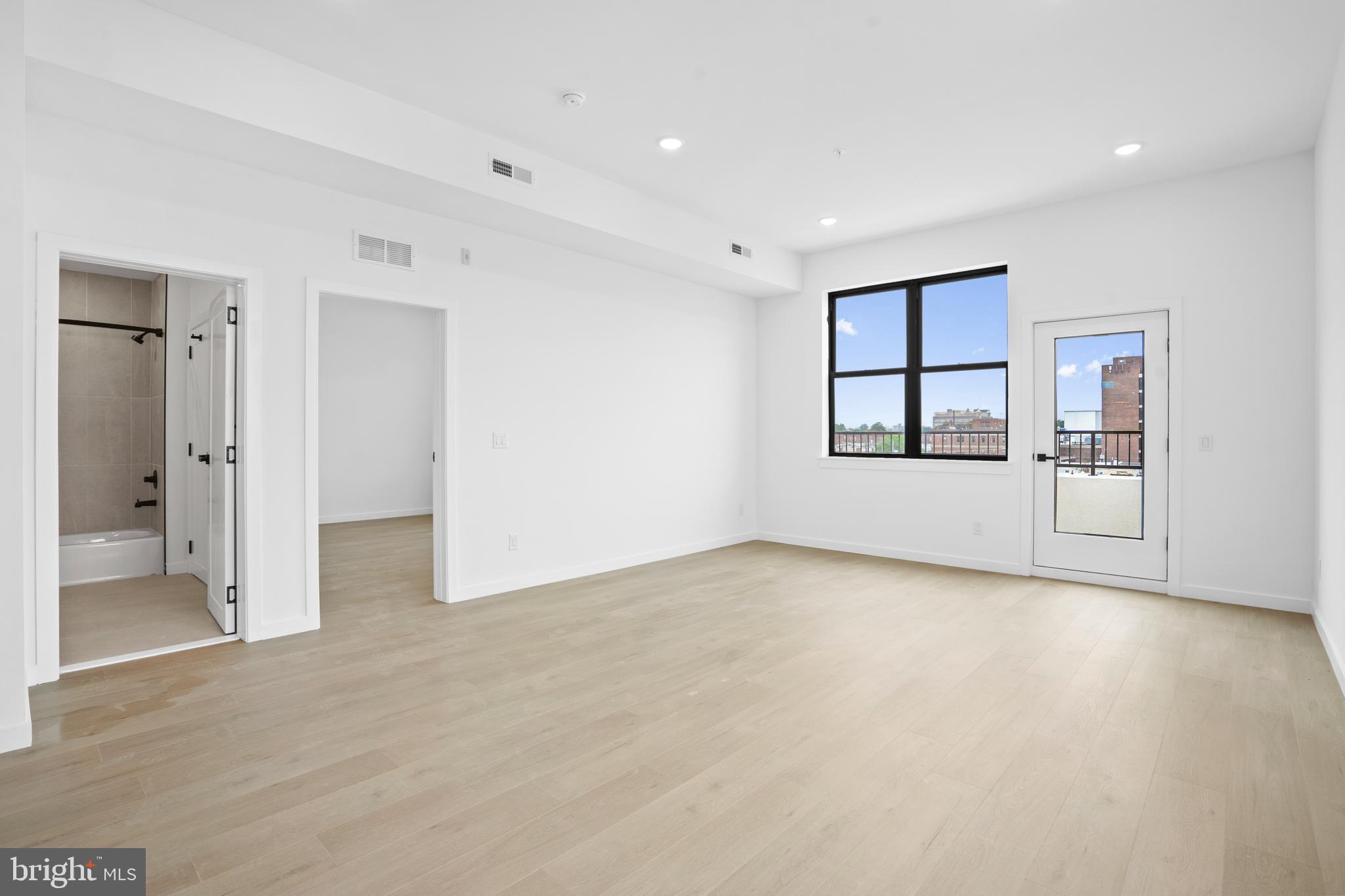 PORT RICHMOND - Residential Lease