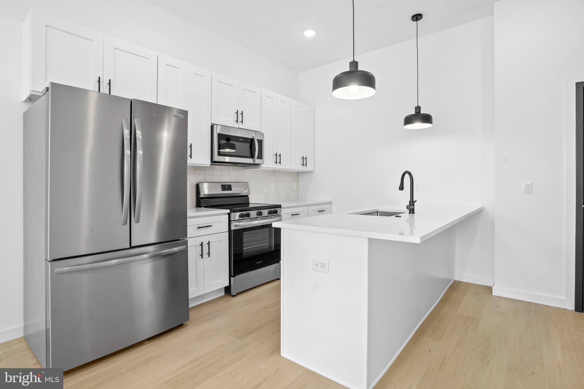 PORT RICHMOND - Residential Lease