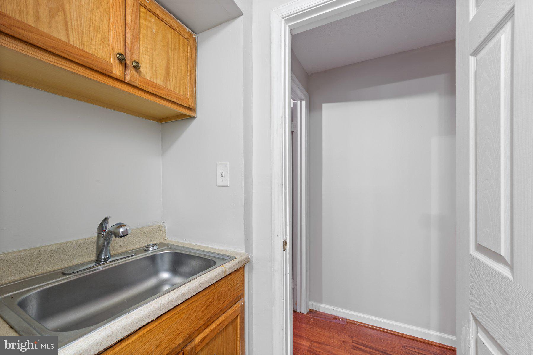 SOUTH KINGS STATION - Residential Lease