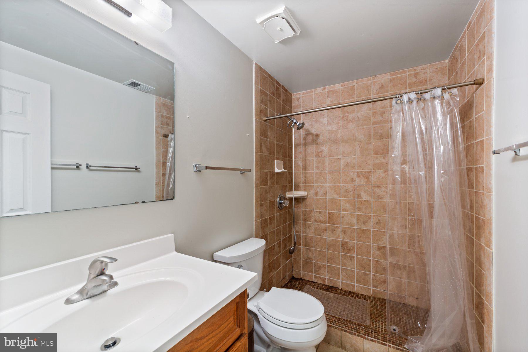 SOUTH KINGS STATION - Residential Lease