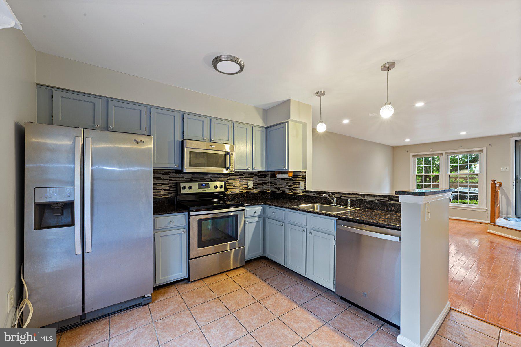 SOUTH KINGS STATION - Residential Lease