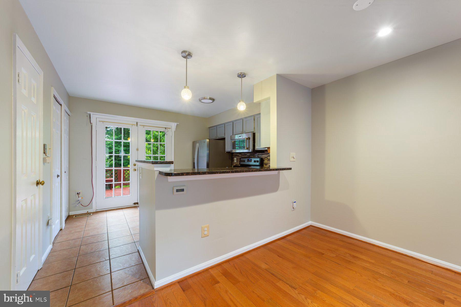 SOUTH KINGS STATION - Residential Lease