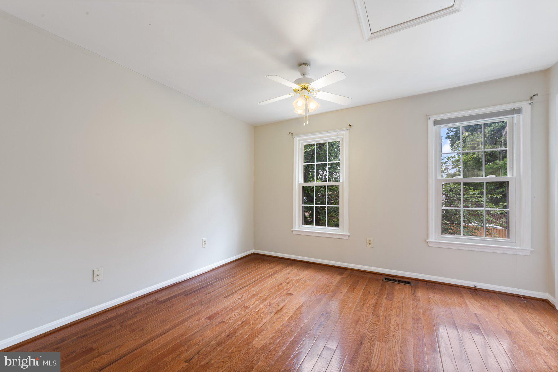 SOUTH KINGS STATION - Residential Lease