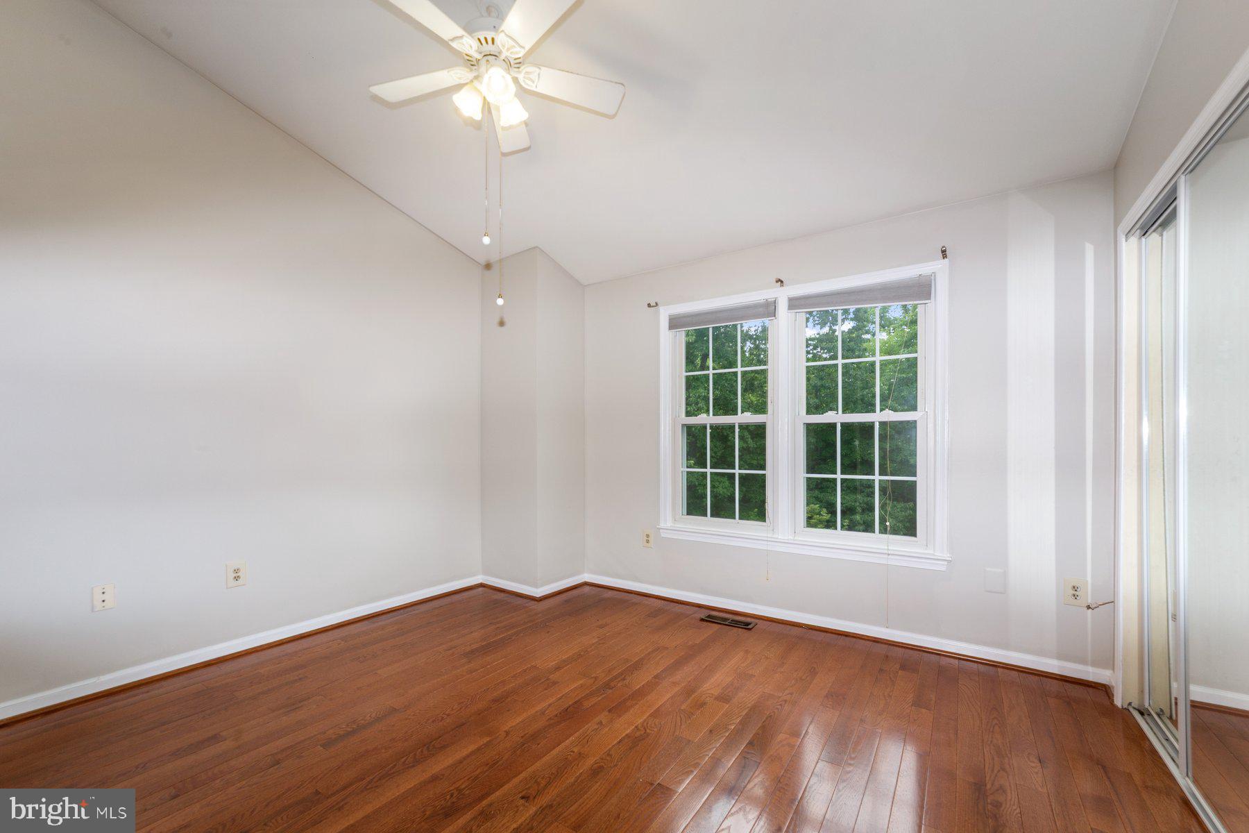 SOUTH KINGS STATION - Residential Lease