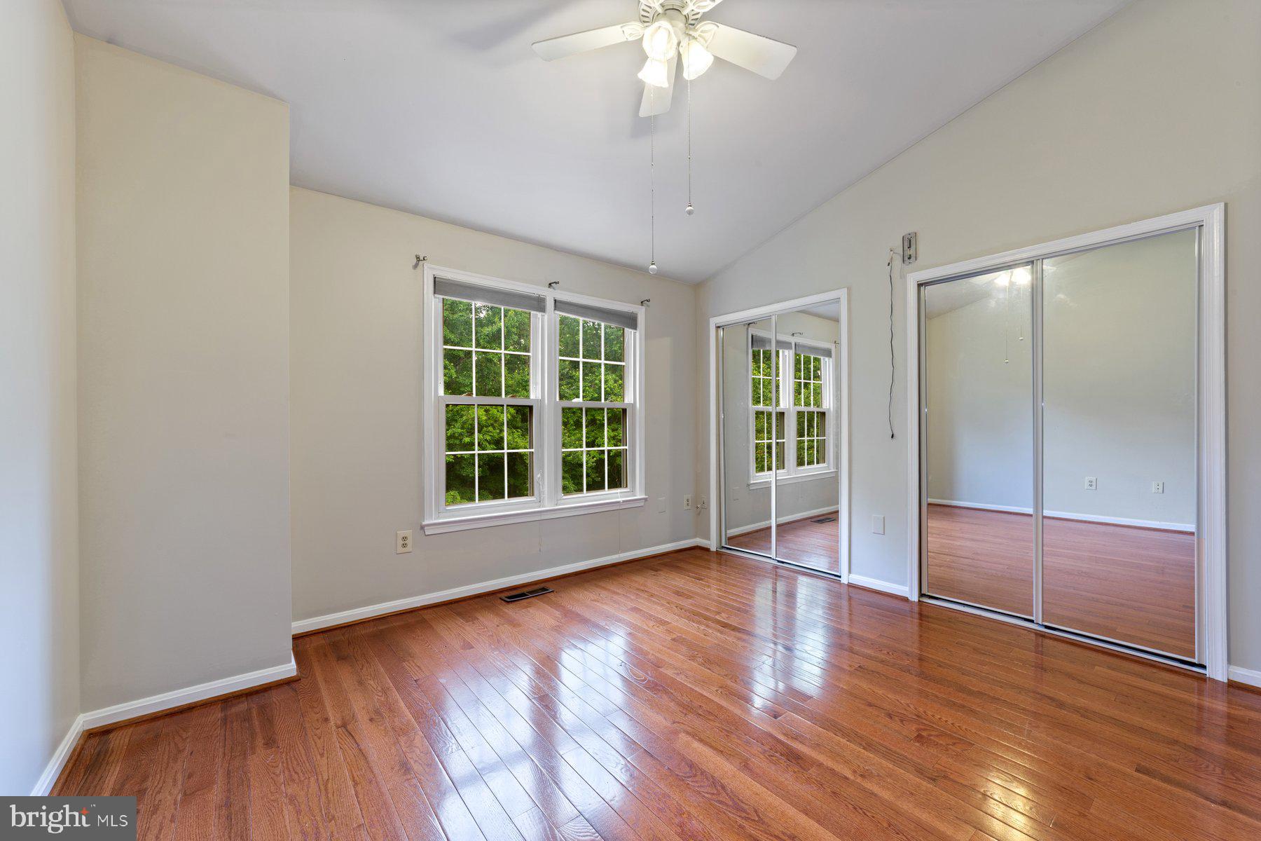 SOUTH KINGS STATION - Residential Lease