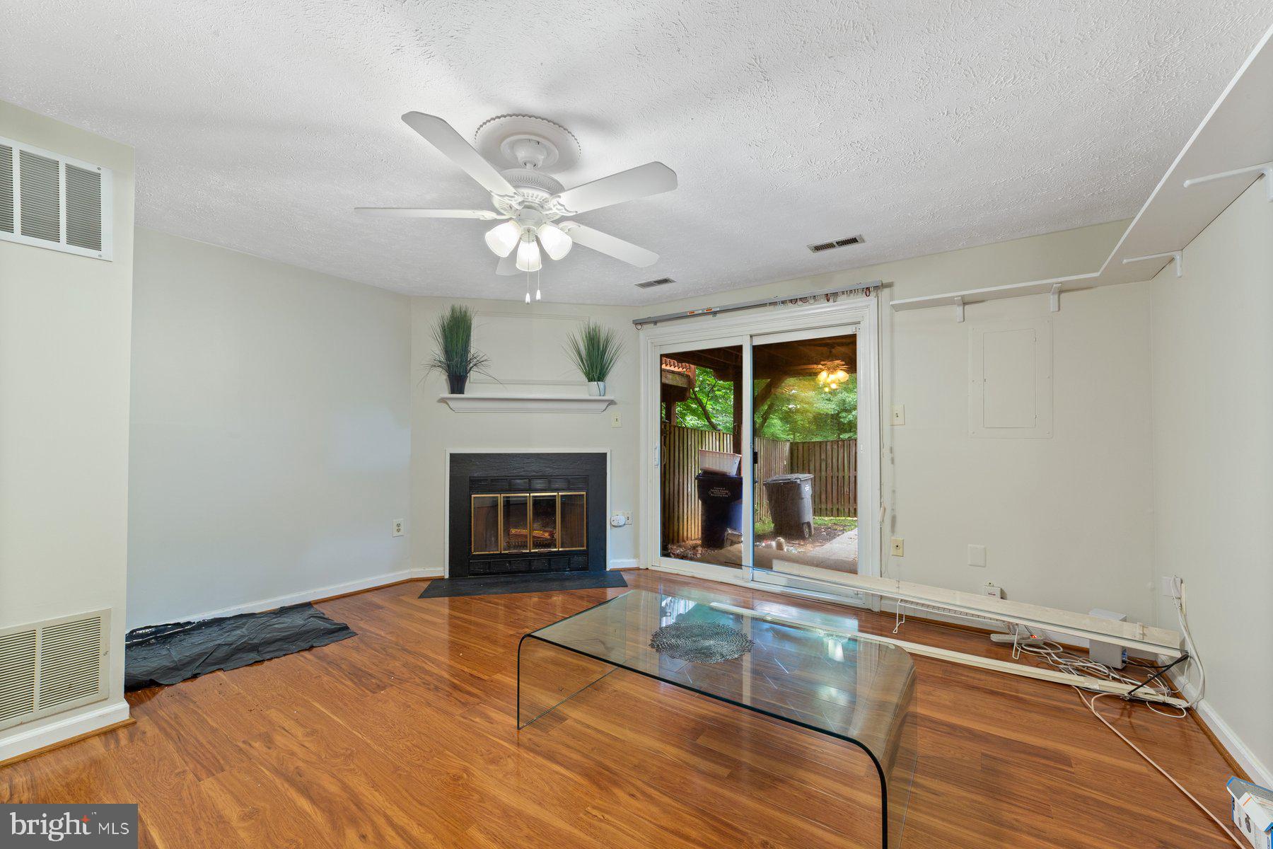 SOUTH KINGS STATION - Residential Lease