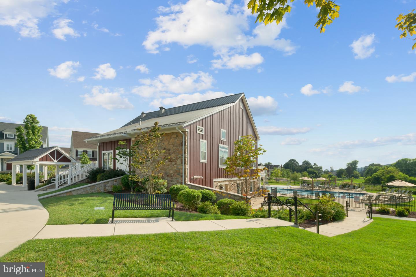 SPRING OAK - Residential