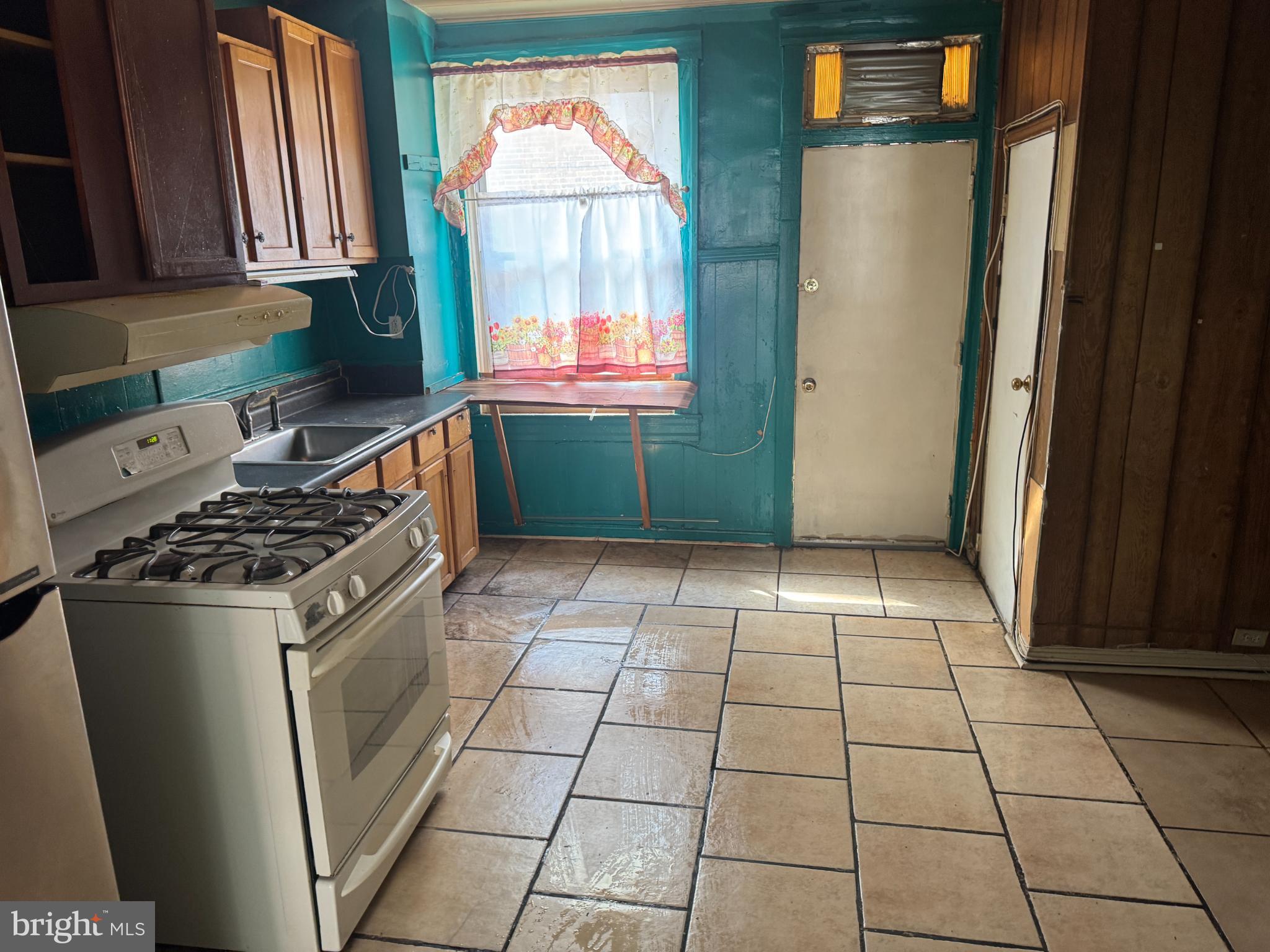 ELWOOD PARK - Residential