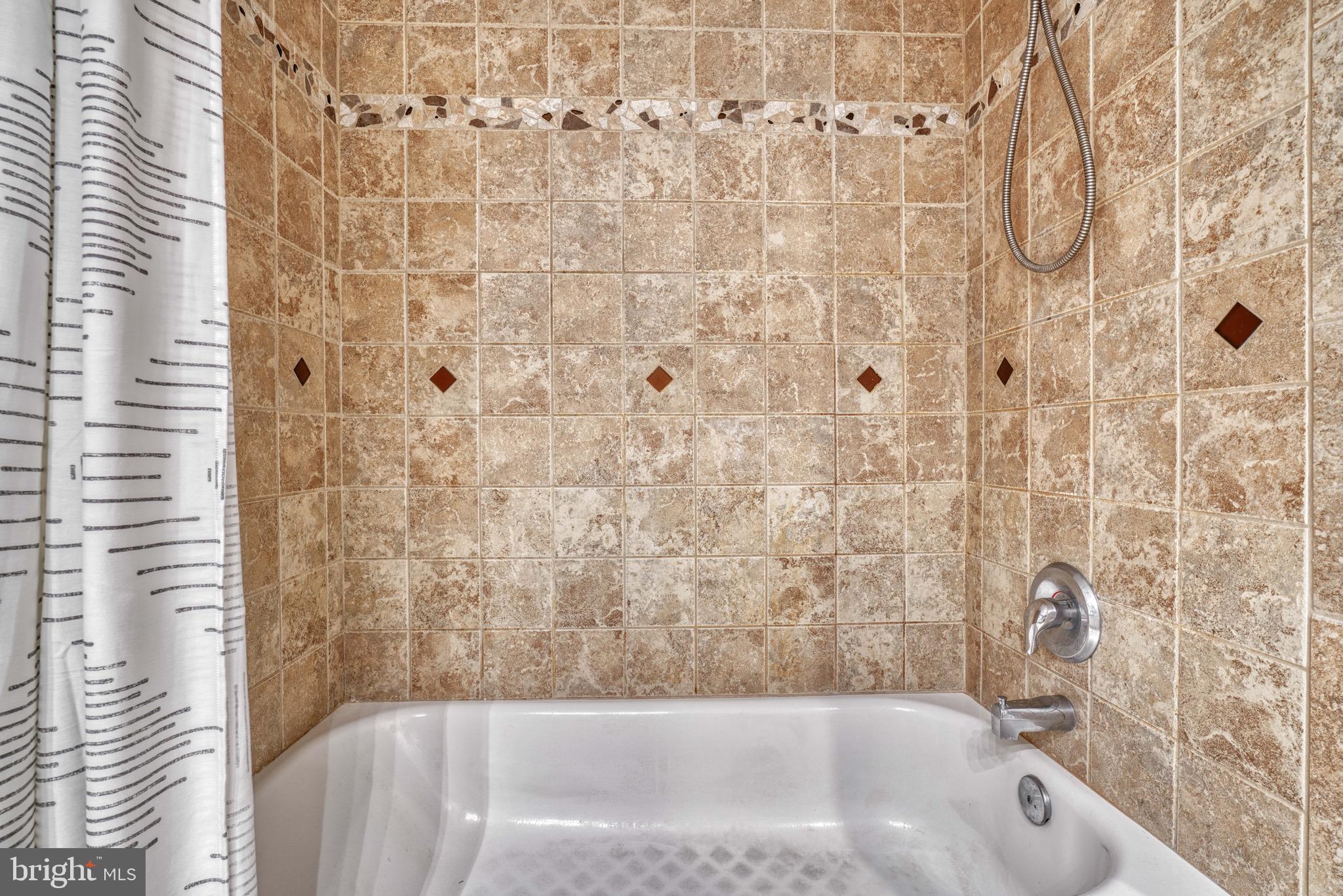 LOCUST POINT - Residential