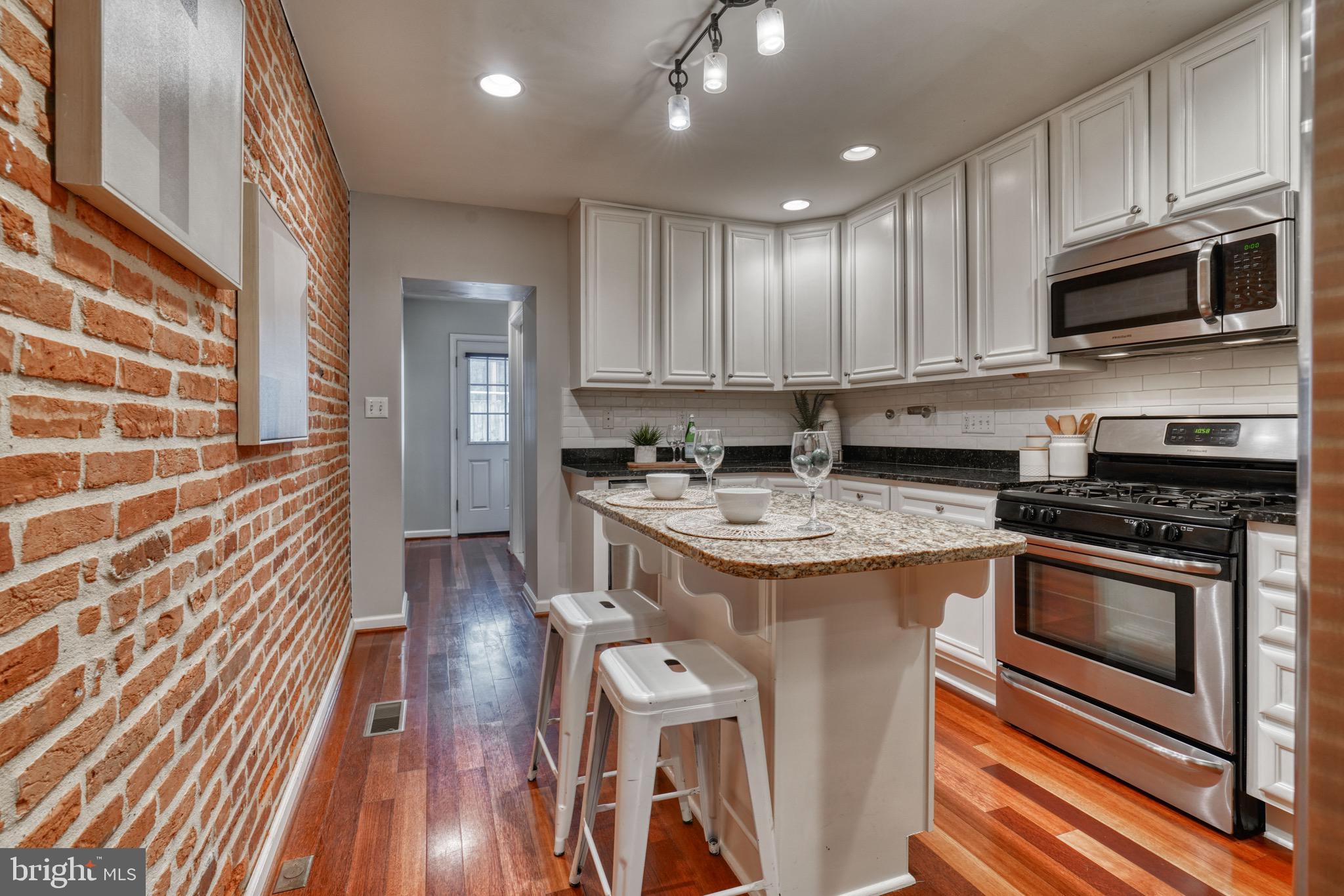 LOCUST POINT - Residential