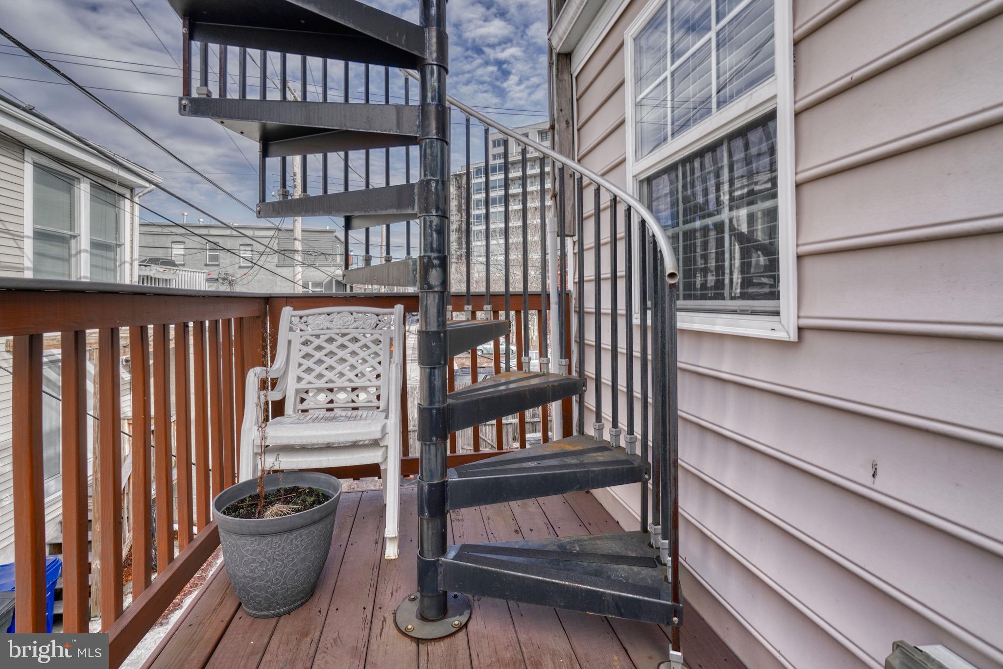 LOCUST POINT - Residential