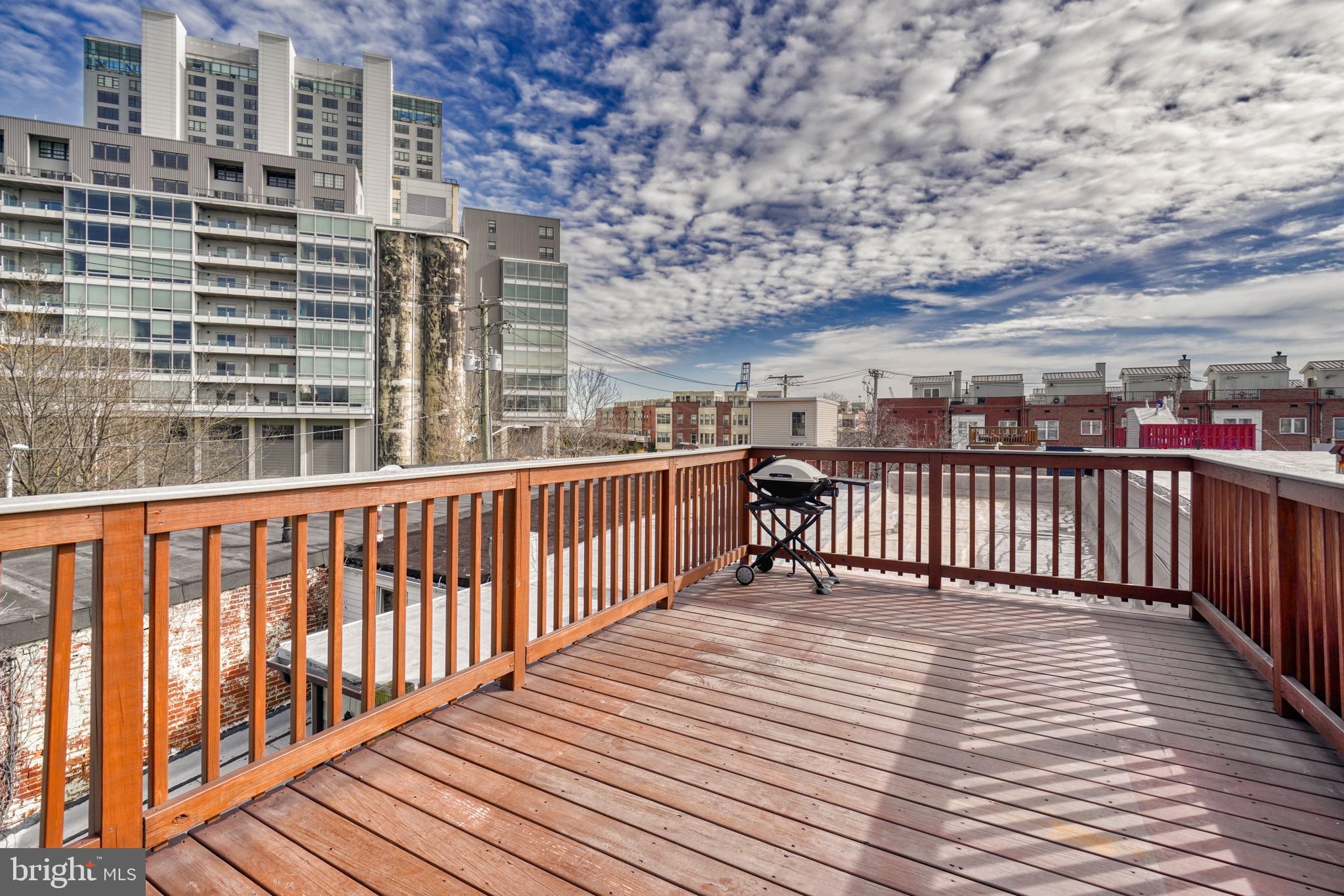 LOCUST POINT - Residential