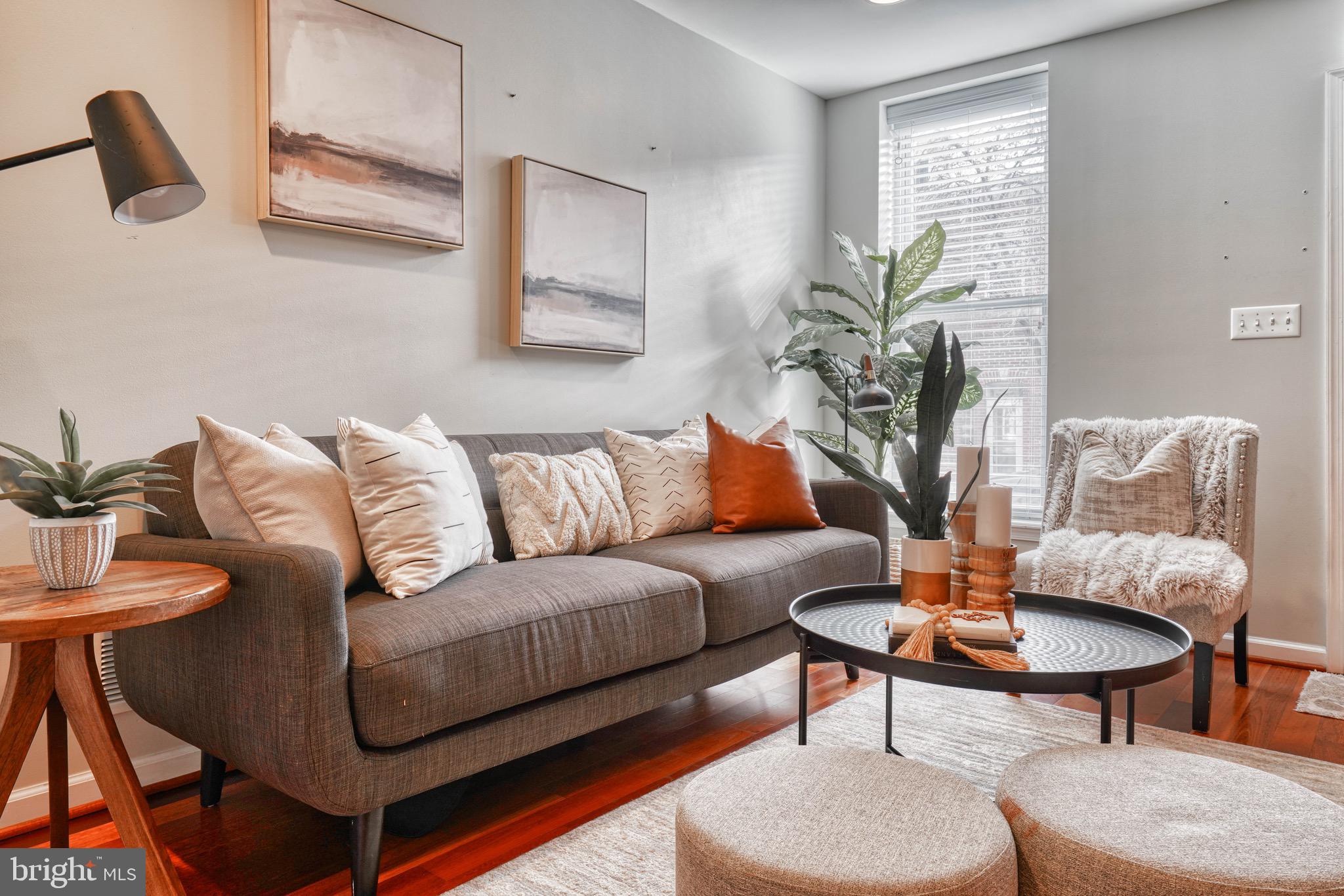 LOCUST POINT - Residential