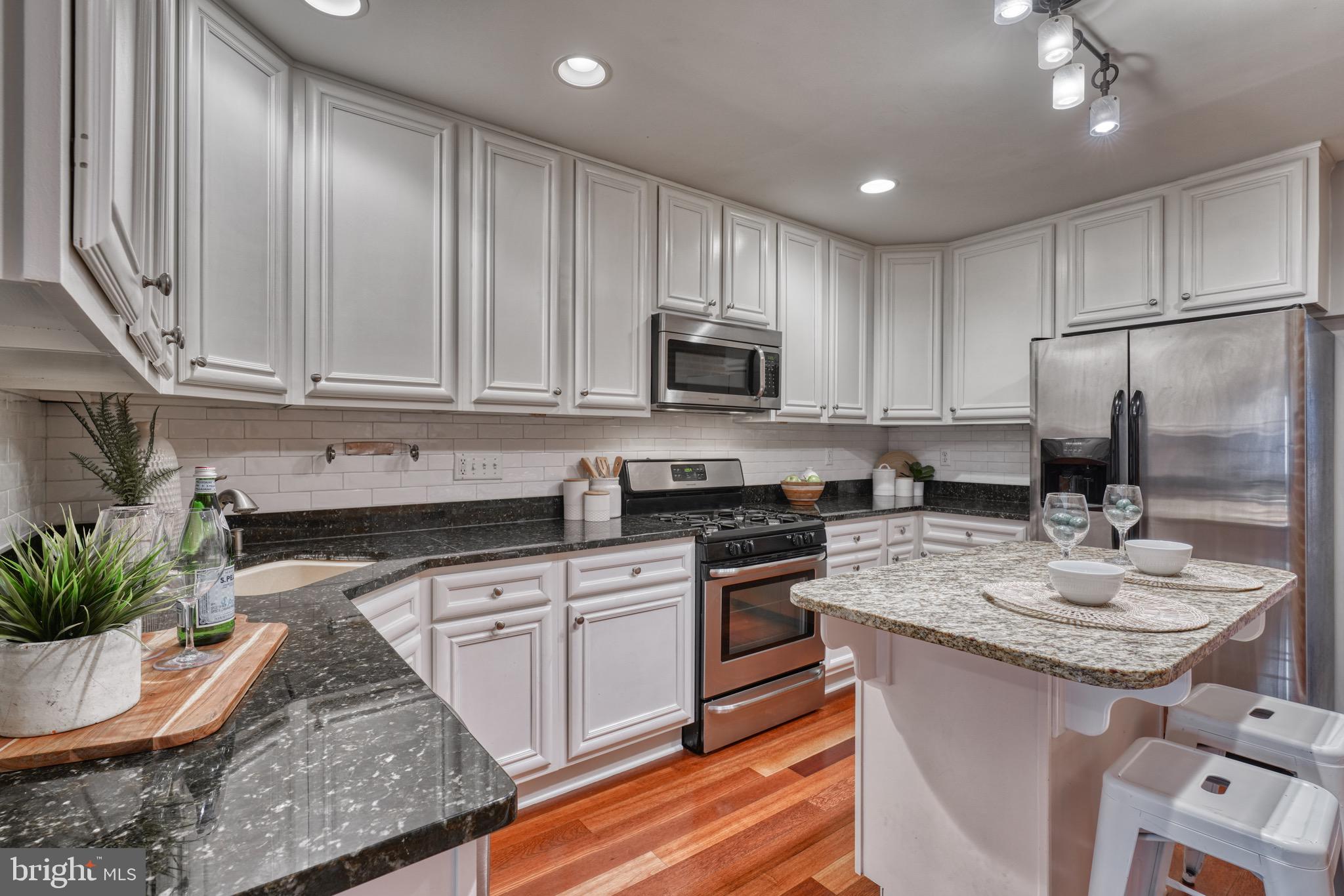 LOCUST POINT - Residential