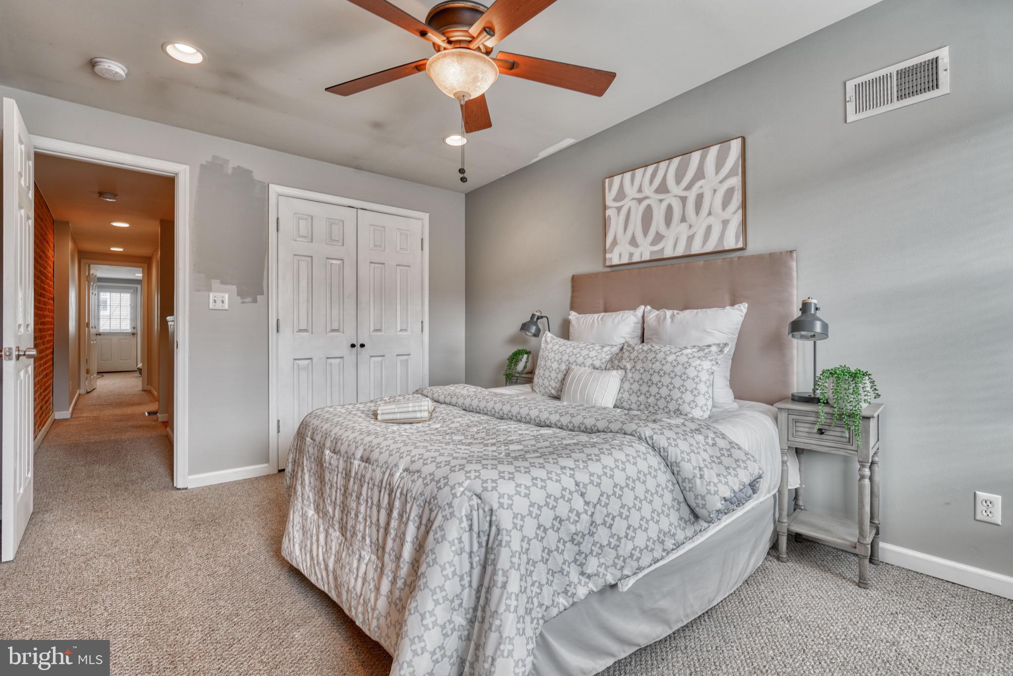 LOCUST POINT - Residential