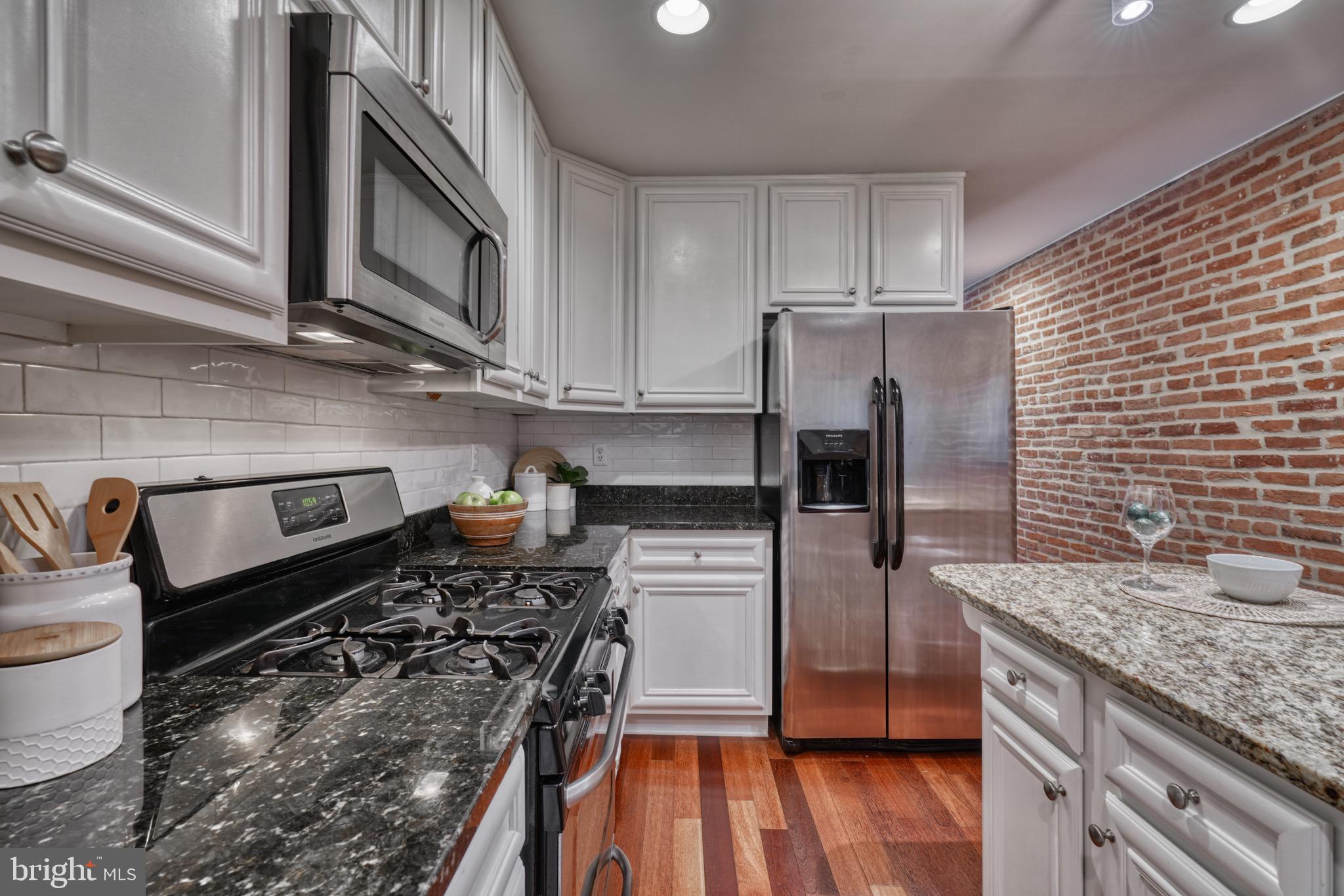 LOCUST POINT - Residential