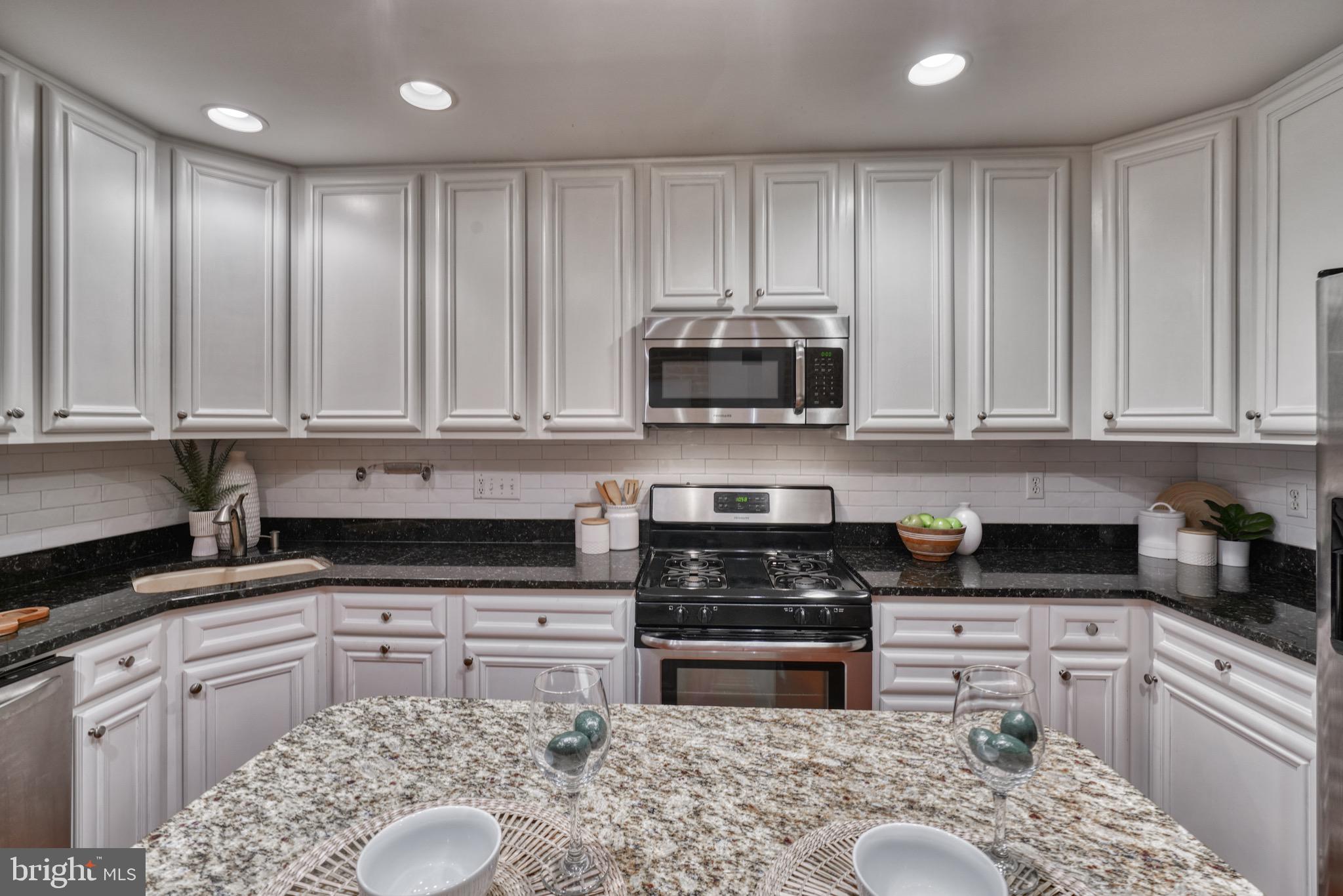 LOCUST POINT - Residential