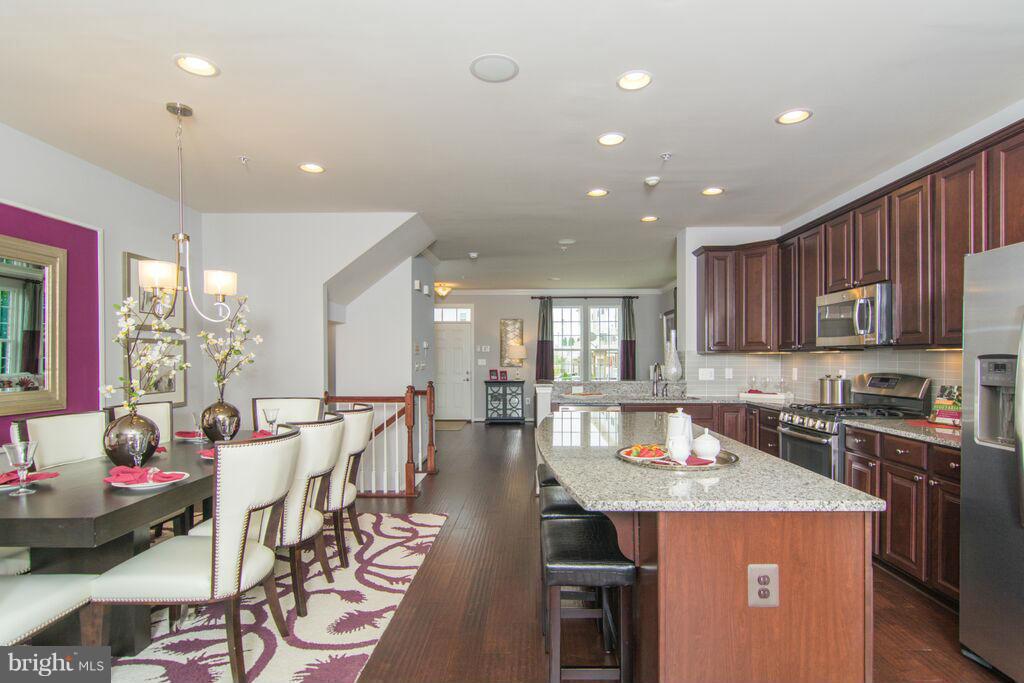 HOWARD SQUARE - Residential