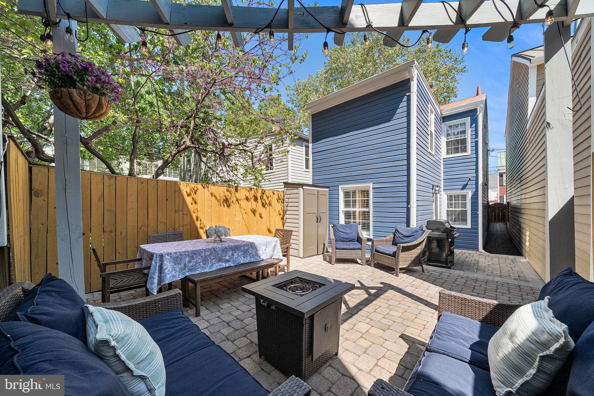 OLD TOWN ALEXANDRIA - Residential