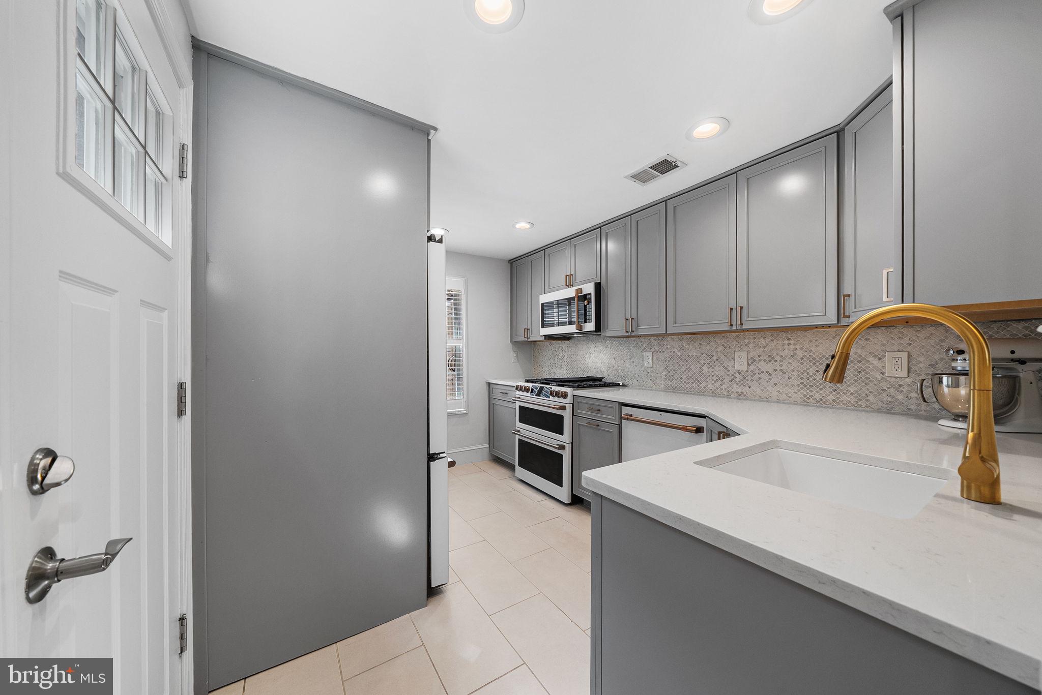 OLD TOWN ALEXANDRIA - Residential