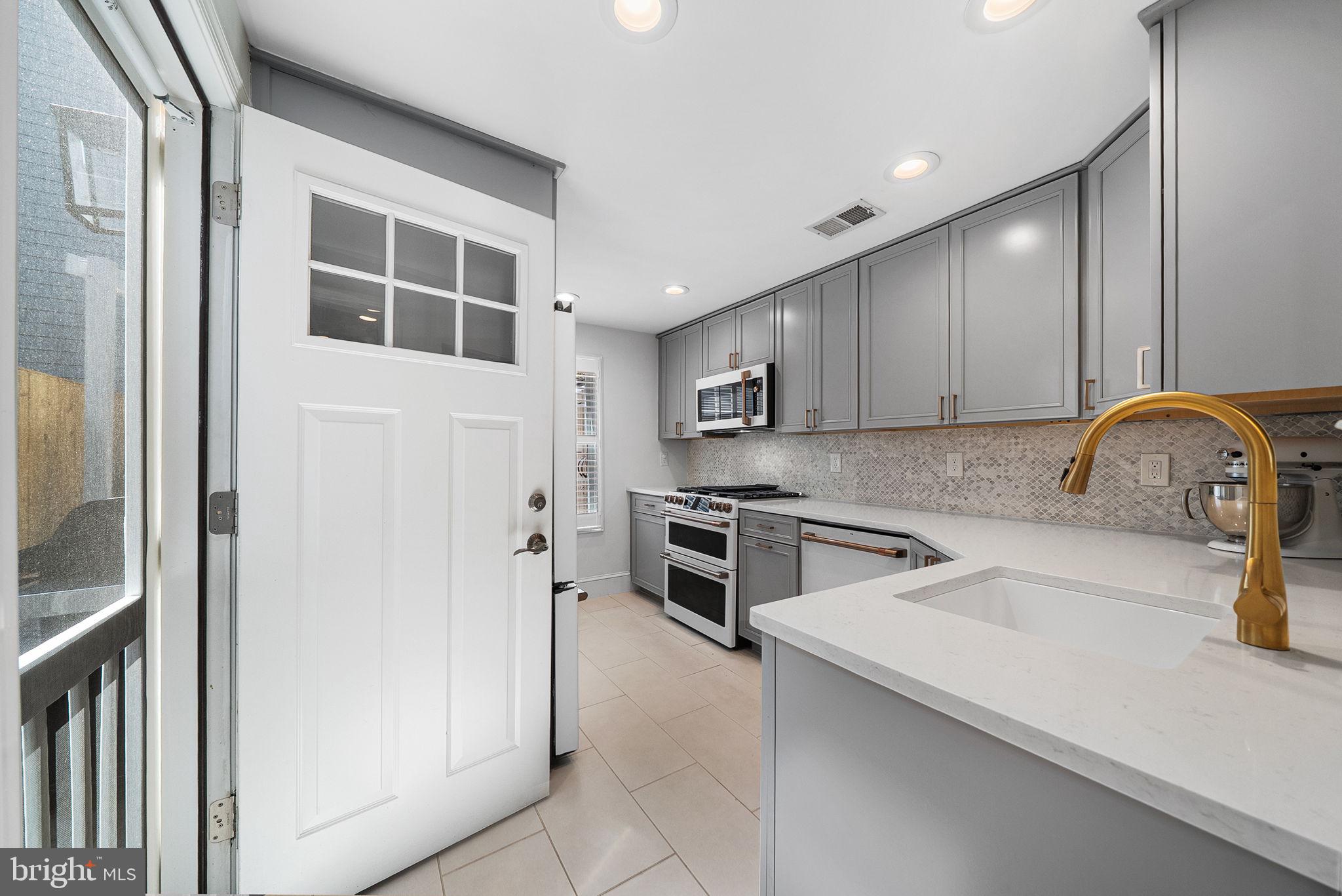 OLD TOWN ALEXANDRIA - Residential